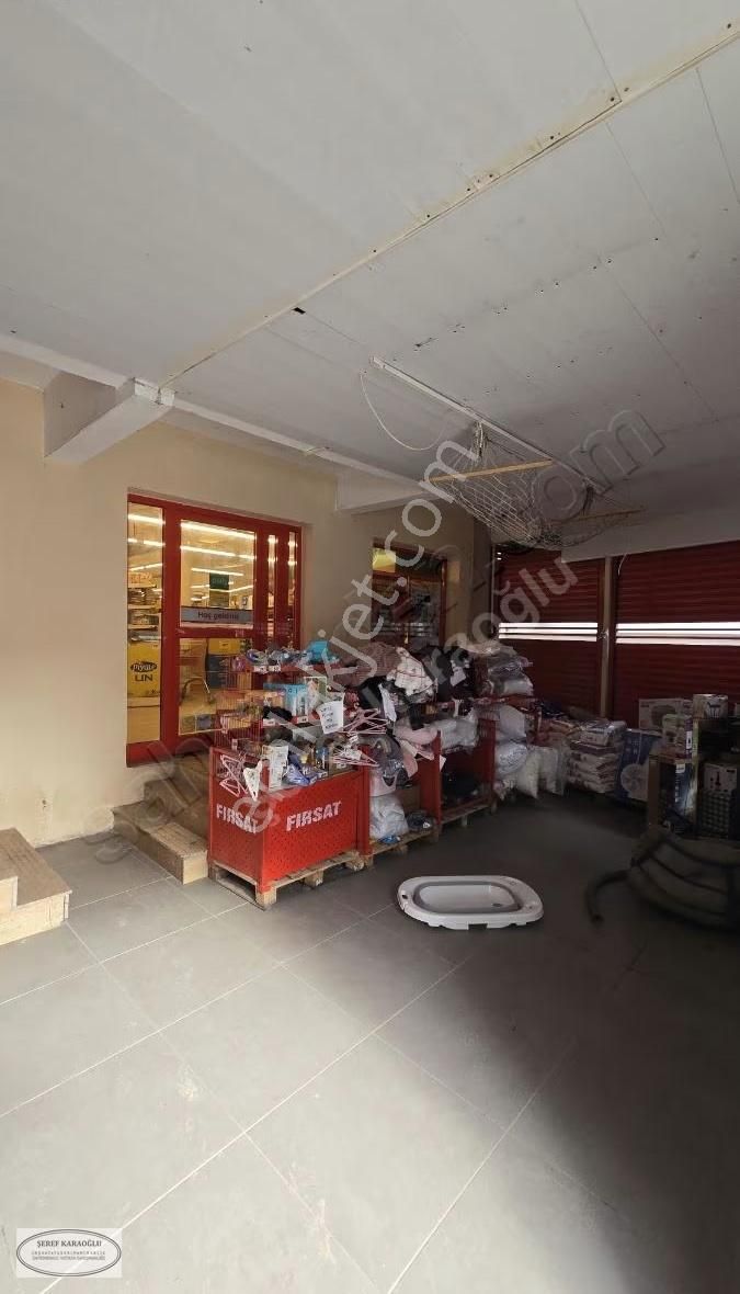 Çeşme Merkezde Kurumsal Kiracılı Tek Tapu 2 Dükkan Satılıktır - Görsel 4