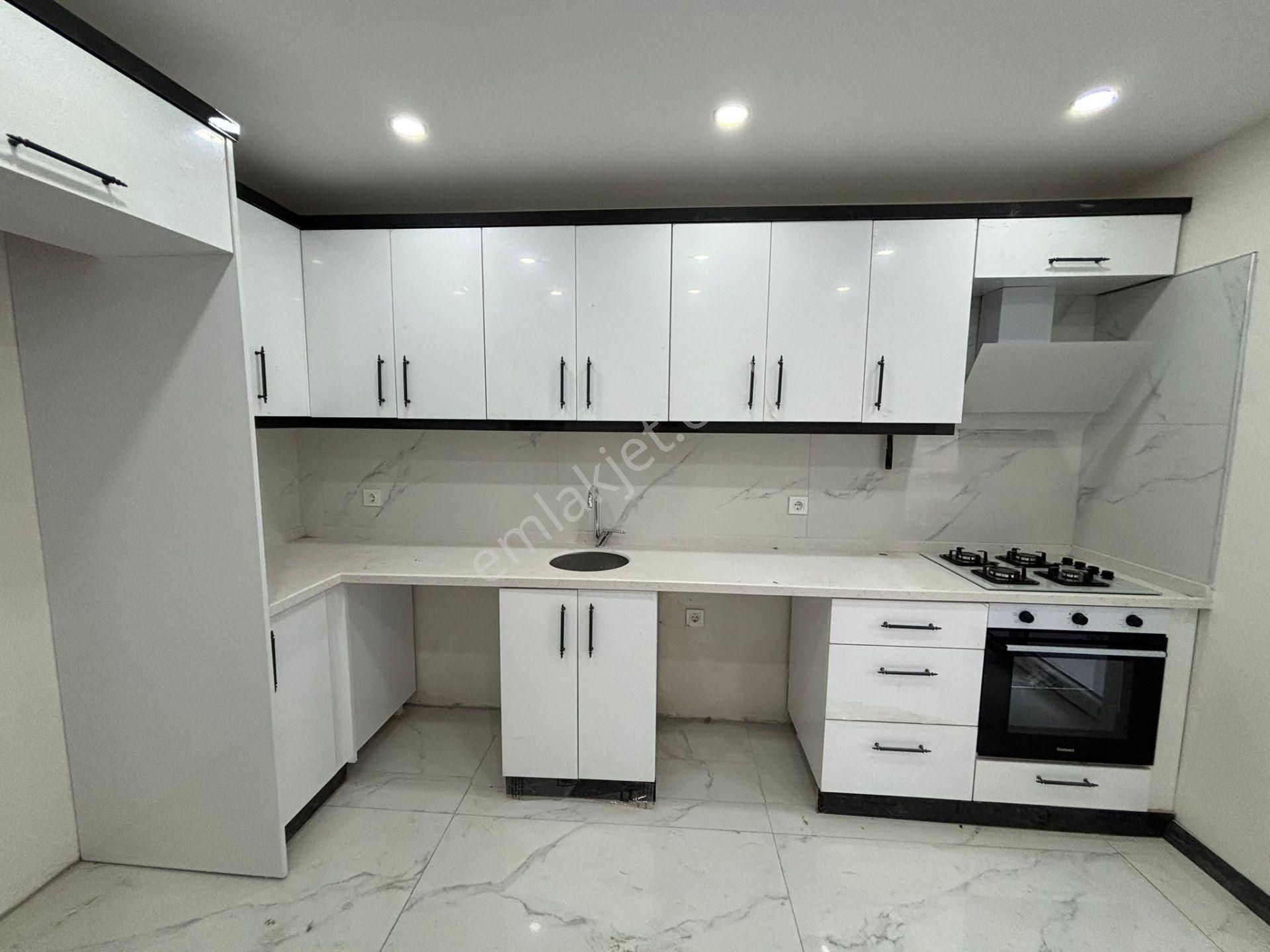 **eryıldız İnşaat'tan**merkezi Konumda İskanlı K.otoparklı 2+1**4.kat Güney Cephe - Görsel 7