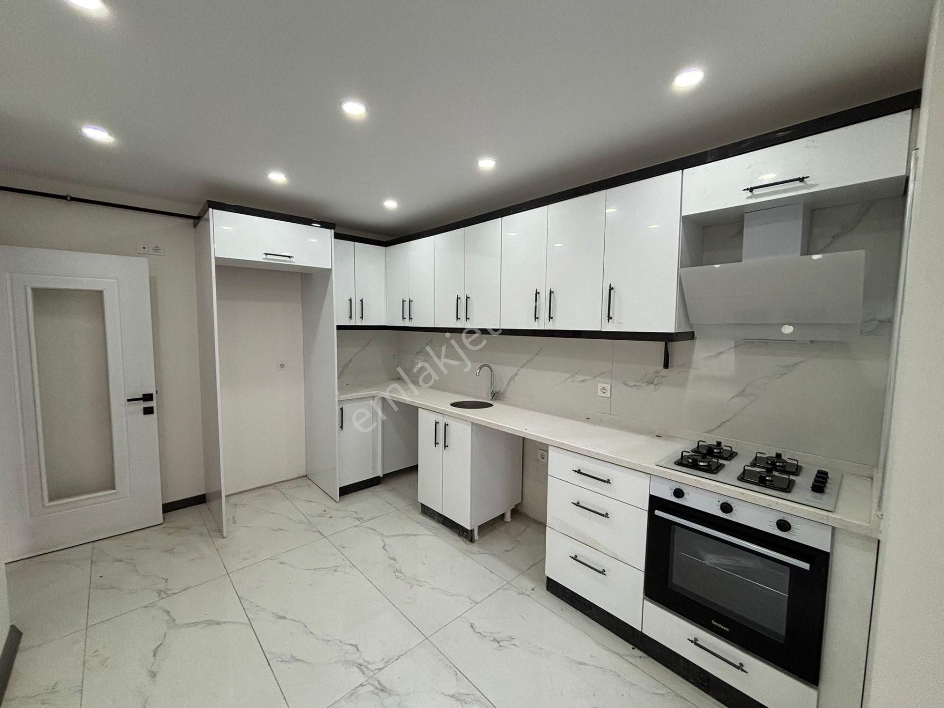 **eryıldız İnşaat'tan**merkezi Konumda İskanlı K.otoparklı 2+1**4.kat Güney Cephe - Görsel 3