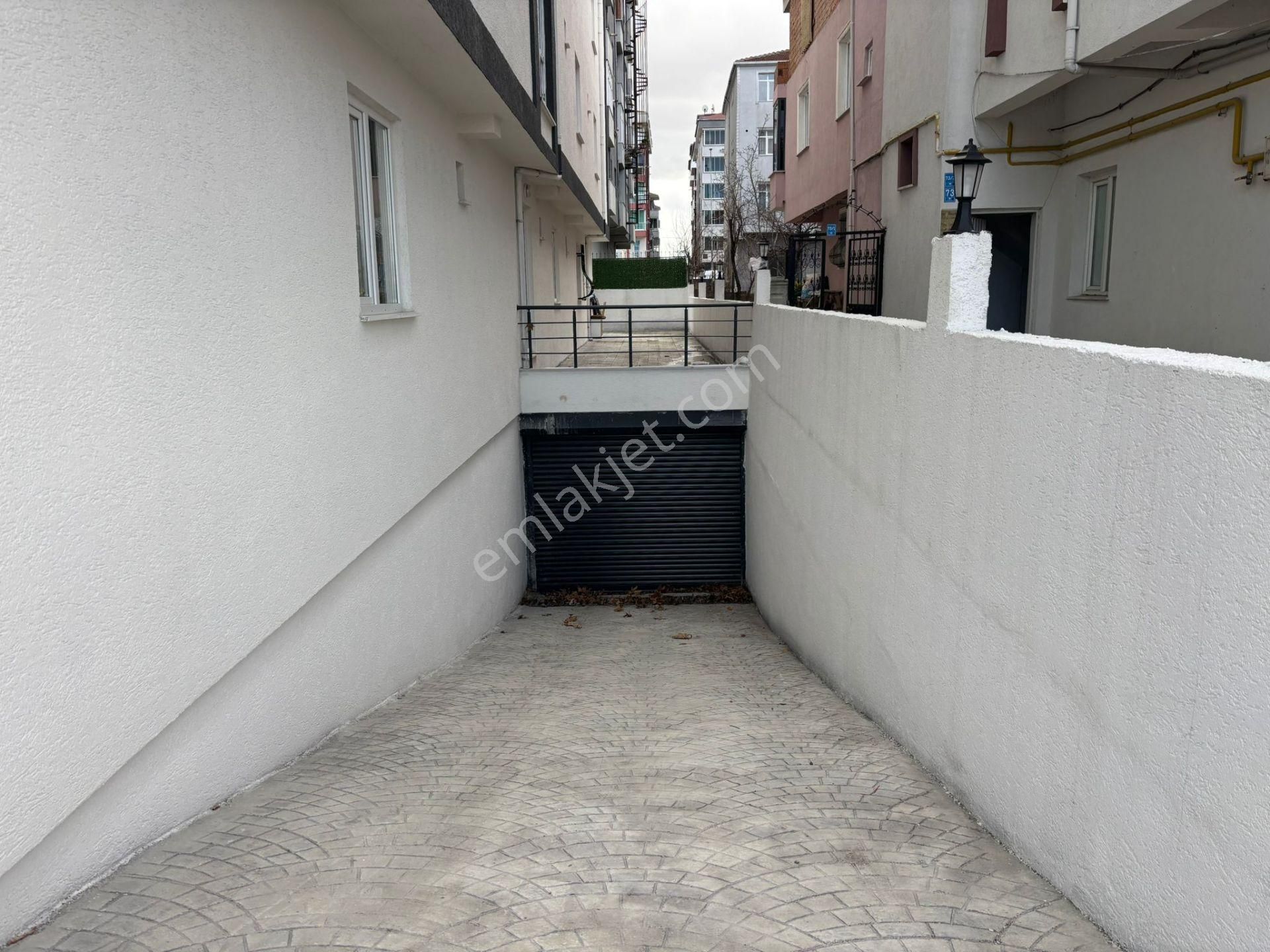 **eryıldız İnşaat'tan**merkezi Konumda İskanlı K.otoparklı 2+1**4.kat Güney Cephe - Görsel 34