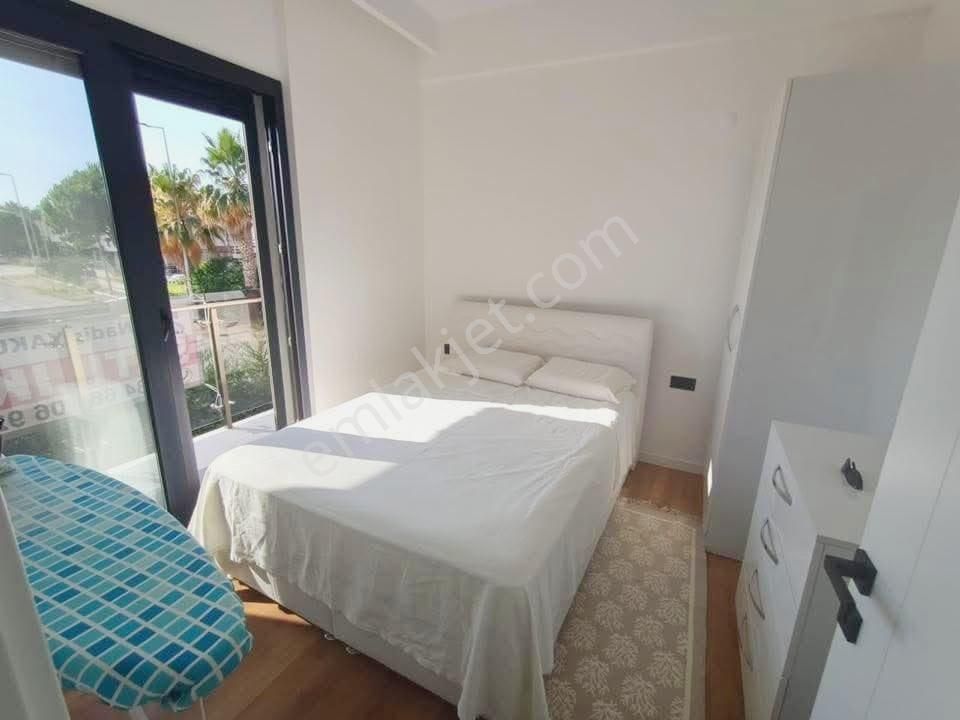 Fiyat Düştü Tek Müstakil Köşe Konumlu Bahçeli Denize Yakın Villa - Görsel 23