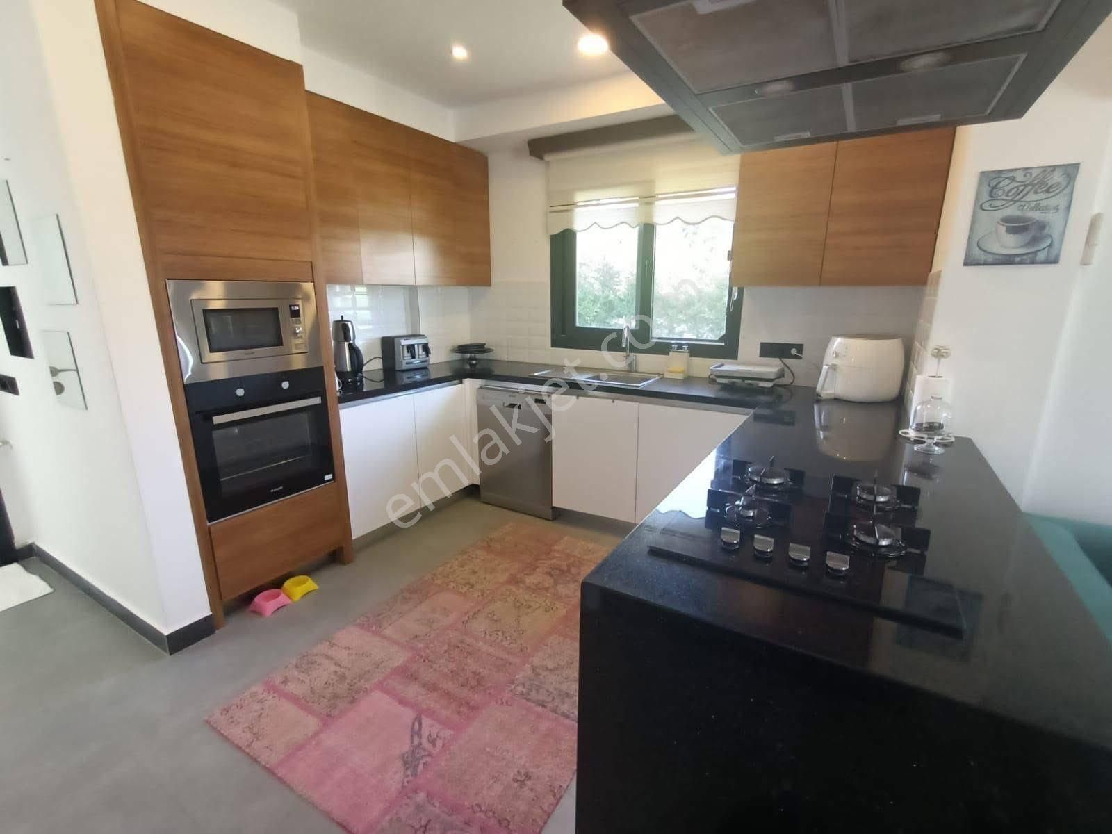 Fiyat Düştü Tek Müstakil Köşe Konumlu Bahçeli Denize Yakın Villa - Görsel 12