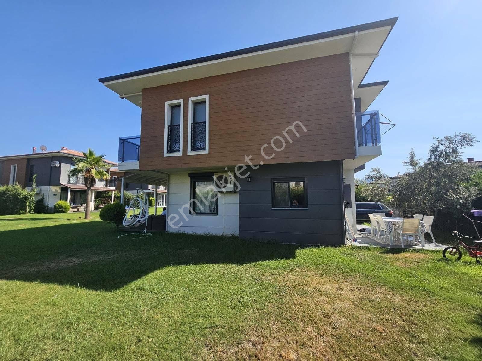 Fiyat Düştü Tek Müstakil Köşe Konumlu Bahçeli Denize Yakın Villa - Görsel 3