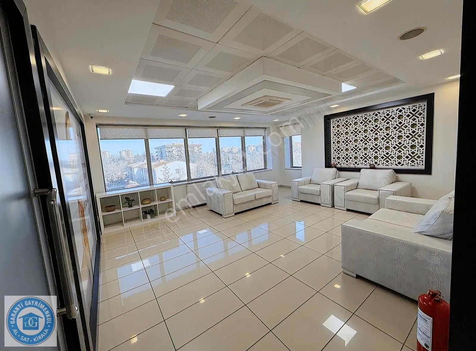 Ofis'in En Seçkin Plazasında Yapılı Full Masraflı İş Yeri !!