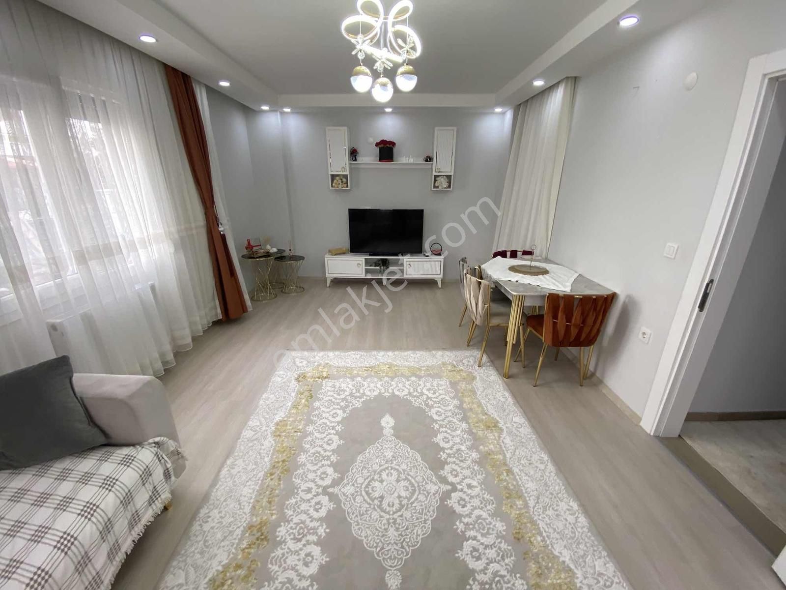 Dağlı !gayrimenkul'den 2+1 Sıfır Cadde Üzeri Merkezi Konum