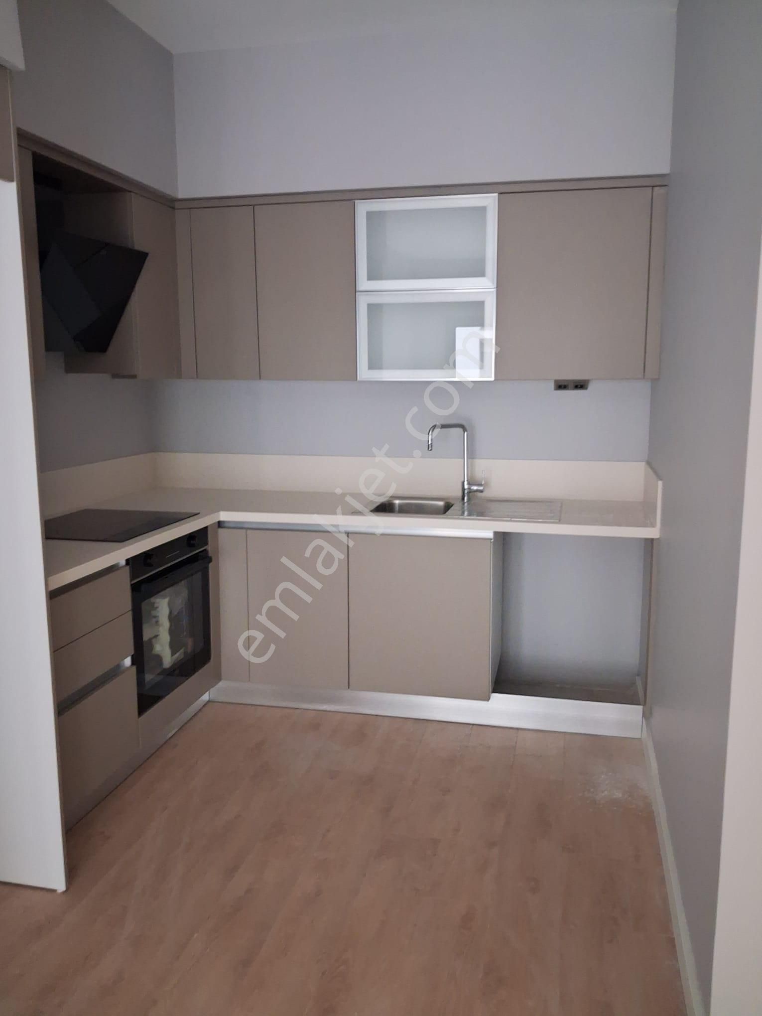 Mandıra Caddede Süper Rezidans 1+1 Balkonlu Holü Olan Daire