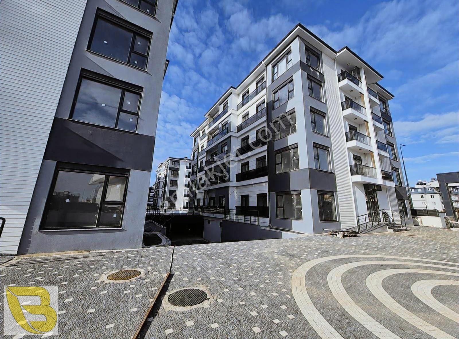 Havuzlu Site İçerisin De Satılık 1+1 Daire - Görsel 4