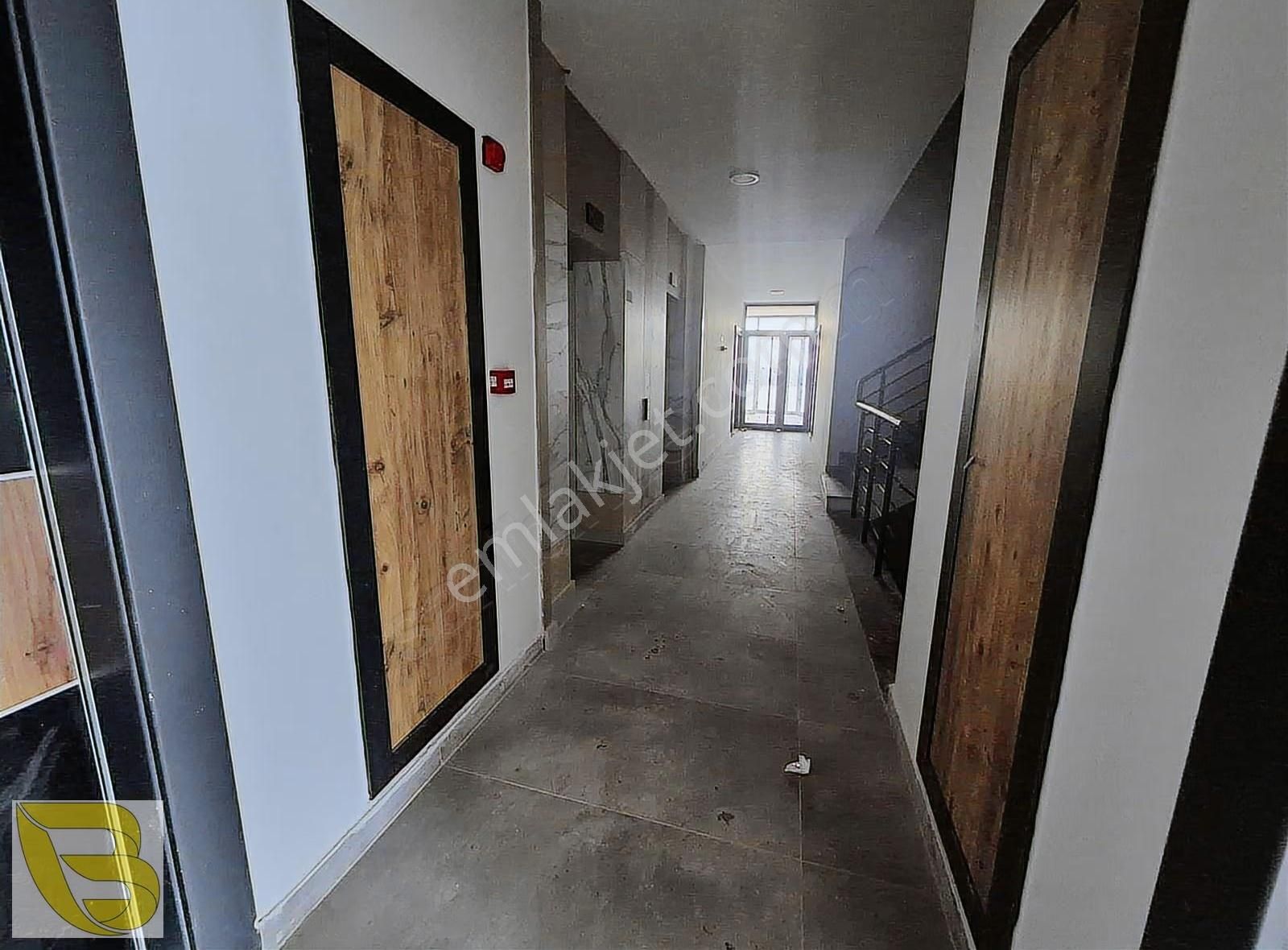 Havuzlu Site İçerisin De Satılık 1+1 Daire - Görsel 2