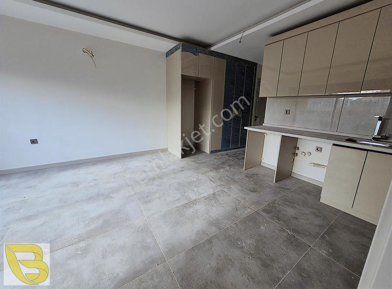 Havuzlu Site İçerisin De Satılık 1+1 Daire - Görsel 12