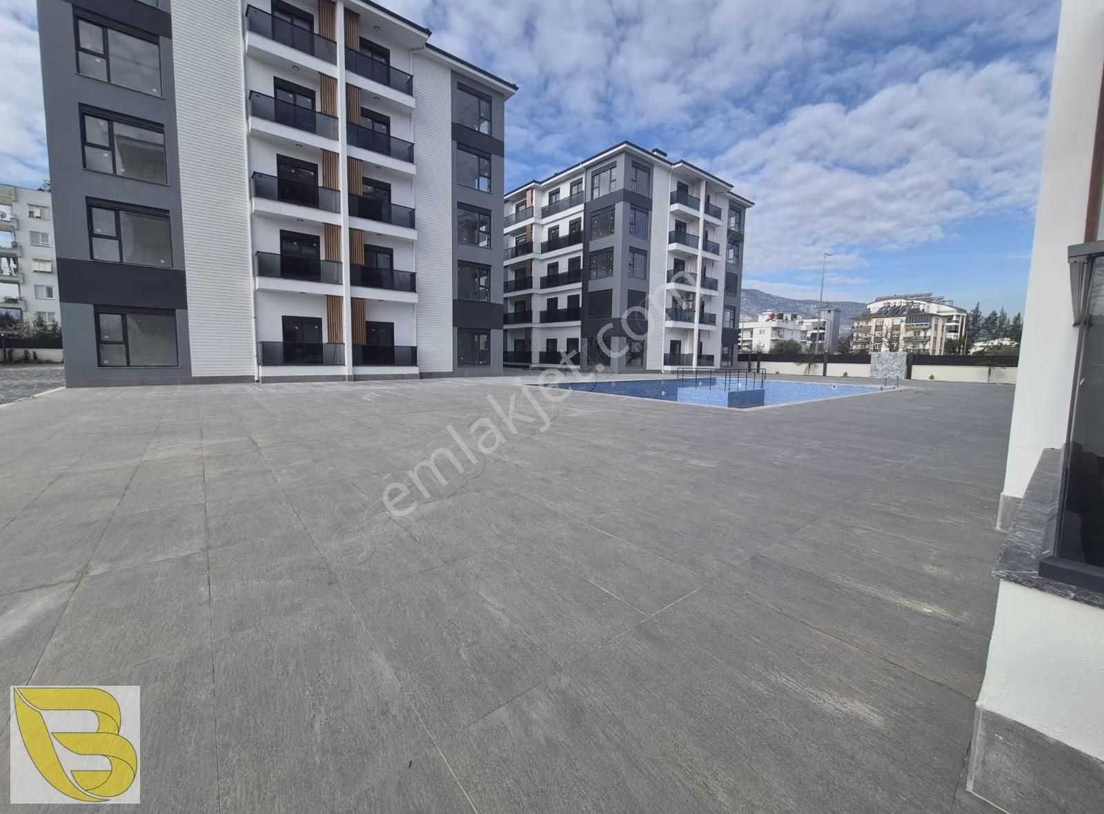 Havuzlu Site İçerisin De Satılık 1+1 Daire - Görsel 8