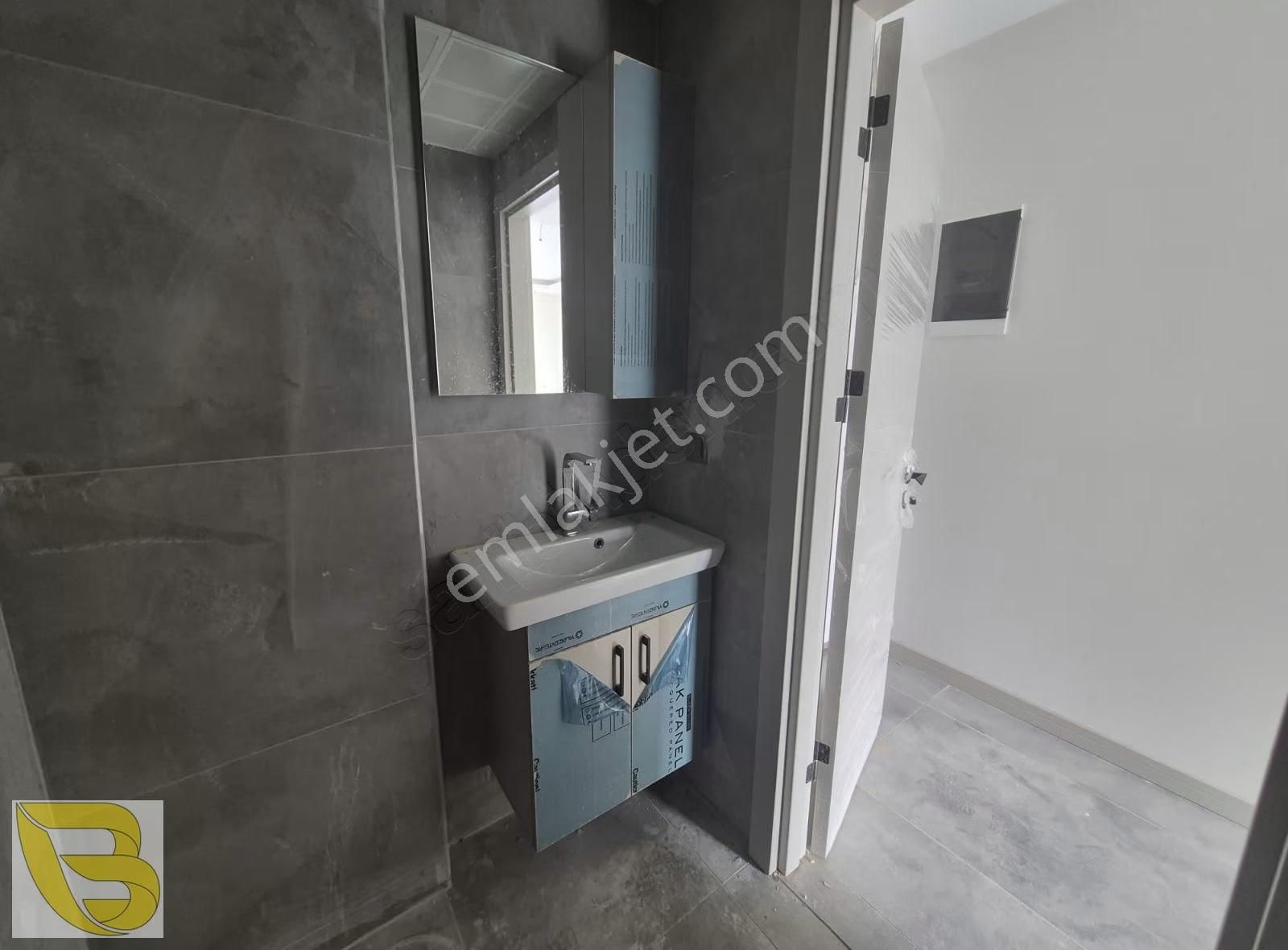 Havuzlu Site İçerisin De Satılık 1+1 Daire - Görsel 14