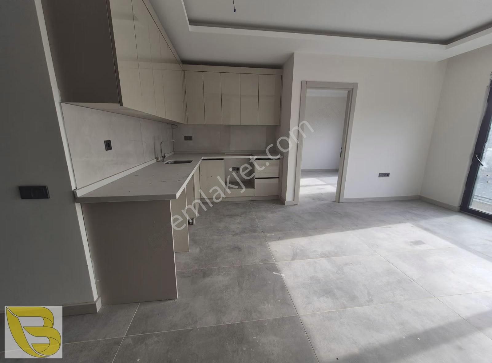 Havuzlu Site İçerisin De Satılık 1+1 Daire - Görsel 5