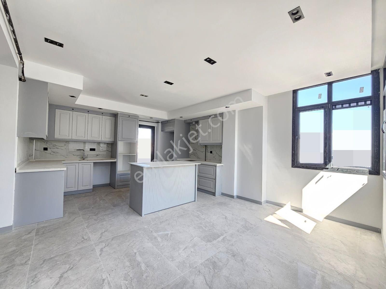 Denizli Şemikler De 3.5+1 180 M2 Havuzlu Site İçinde Akıllı Ev Sistemli Satılık Daire