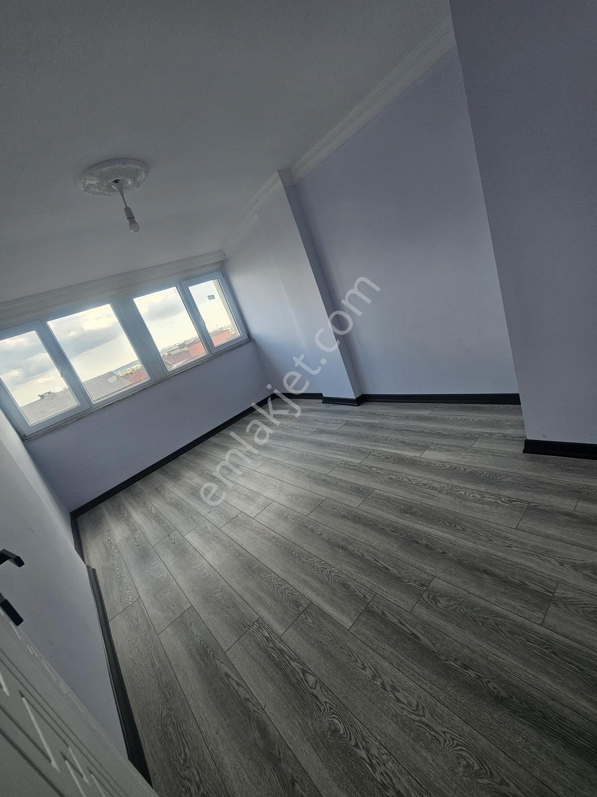 Adnanmenderes Mahallesinde Kiralık4+2 Dübleks Daire - Görsel 9