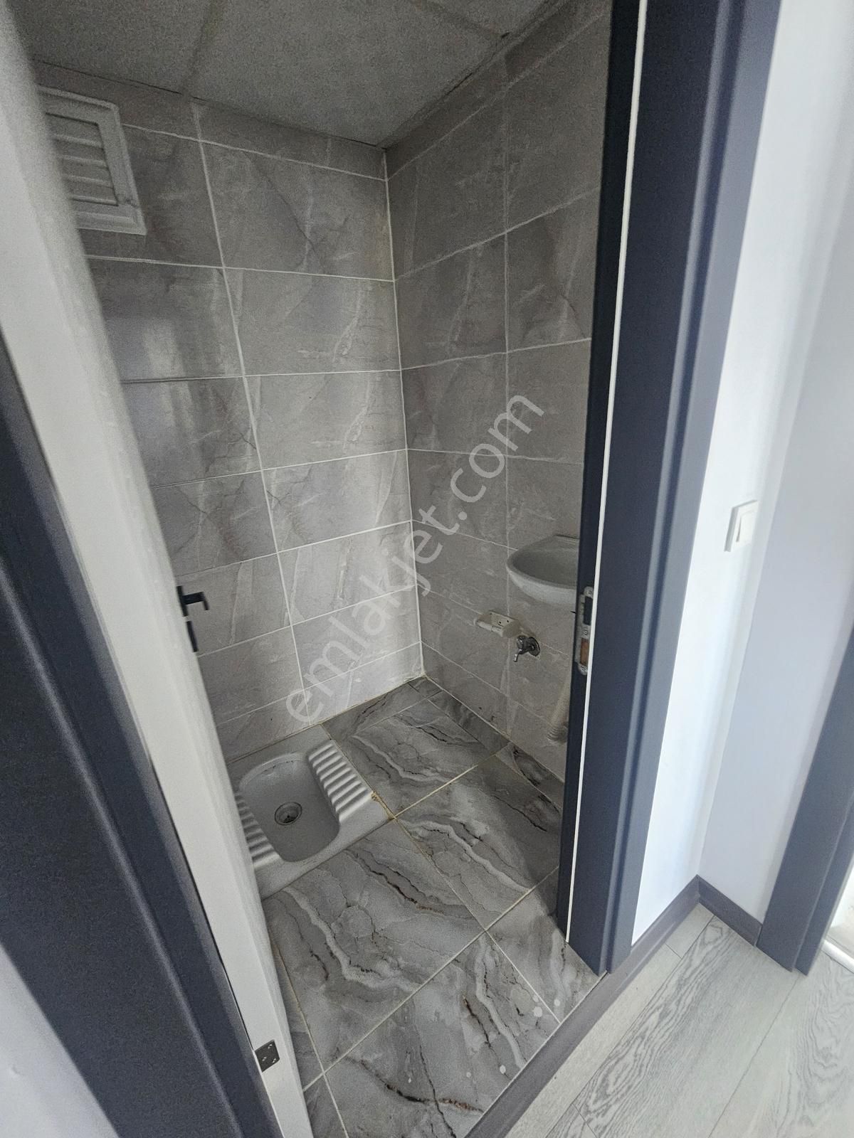 Adnanmenderes Mahallesinde Kiralık4+2 Dübleks Daire - Görsel 2