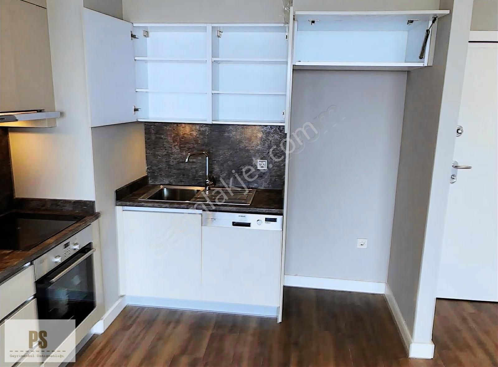 Satış Ve Kiralama Ofisinden Büyük M2'li Kiralık 2+1 Daire