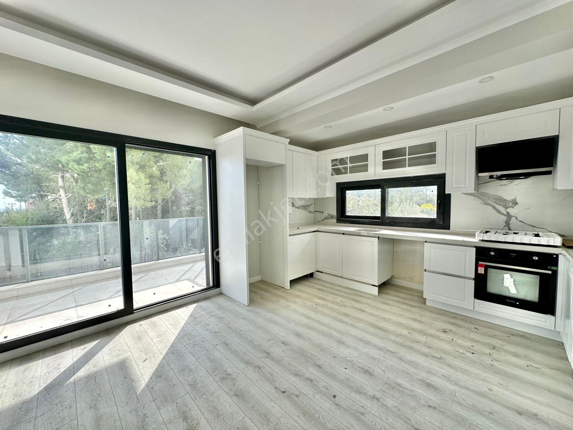 ꧁ay Emlaktan꧂küçükkuyu Mıhlı'da Butik Sitede Denize 300 M Deniz Gören Balkonlu Satılık 2+1 Daire - Görsel 9