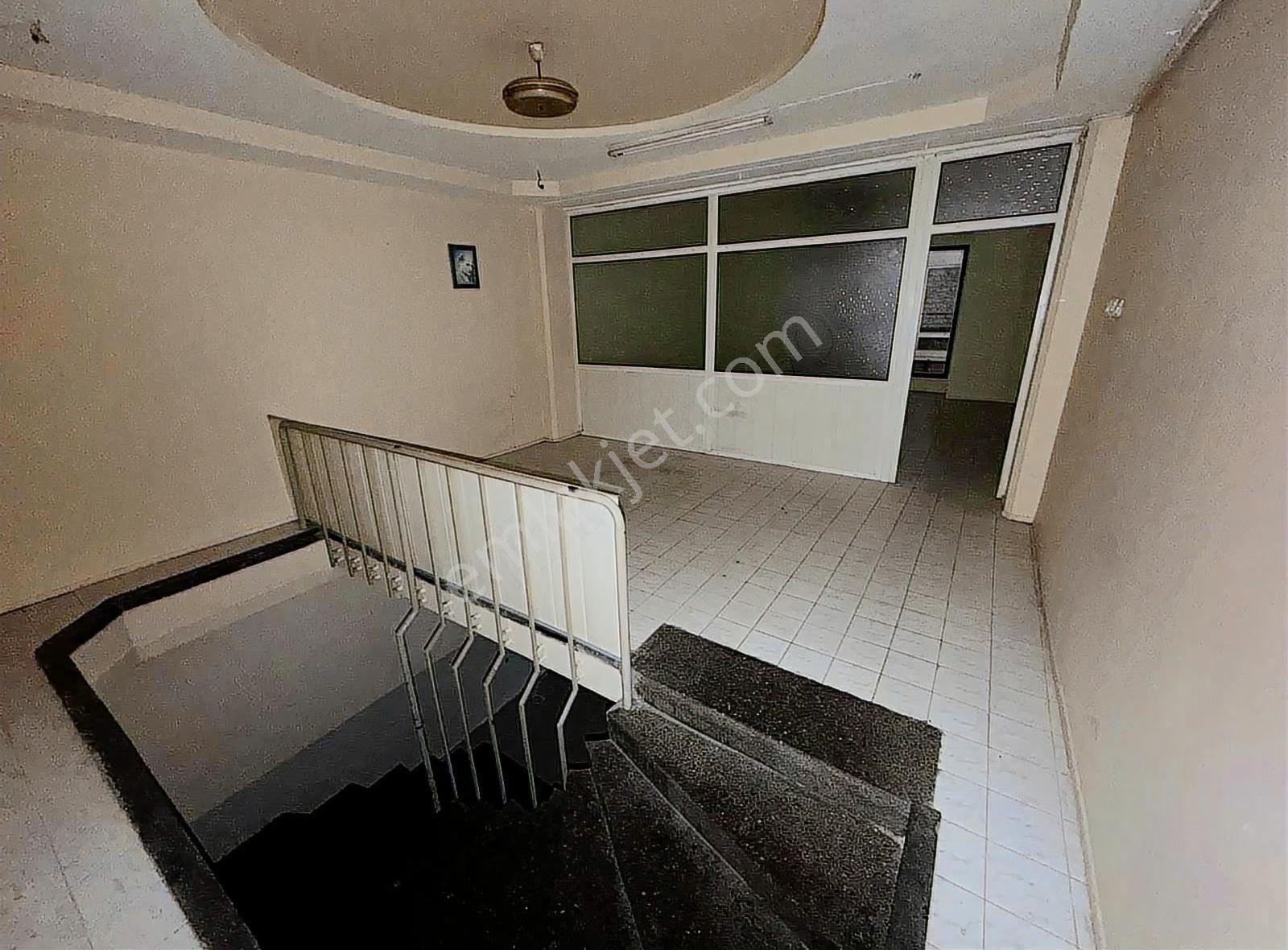 Karabağlar Belediyesinin Yadında Kiralık Dükkan - Görsel 5