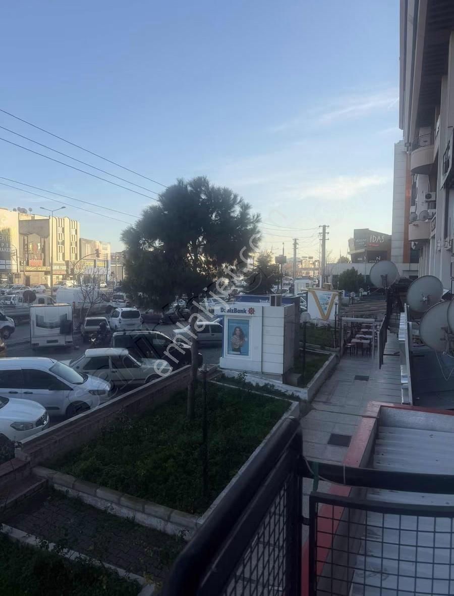 Karabağlar Belediyesinin Yadında Kiralık Dükkan