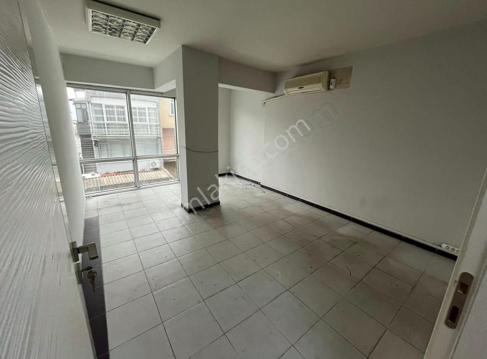 Tabela Değeri Yüksek Yeşillik Caddesinde Yakın Kiralık Dükkan - Görsel 4