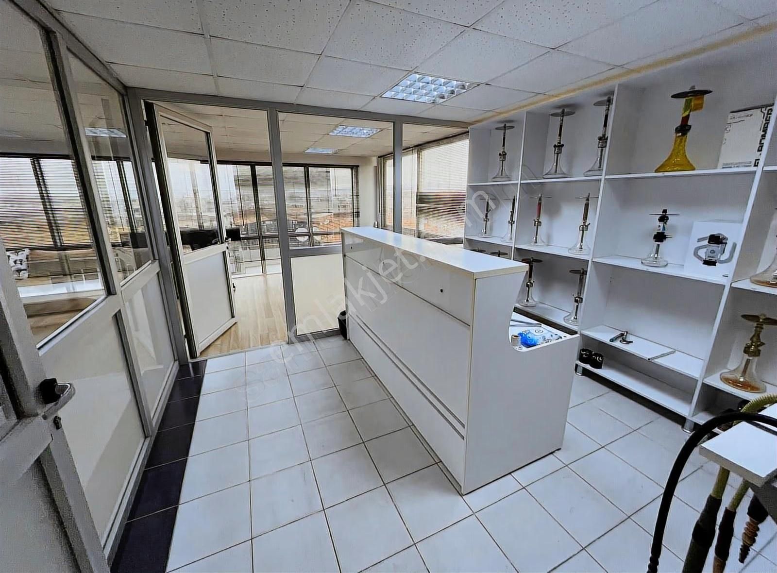 Tabela Değeri Yüksek Yeşillik Caddesinde Yakın Kiralık Dükkan - Görsel 2