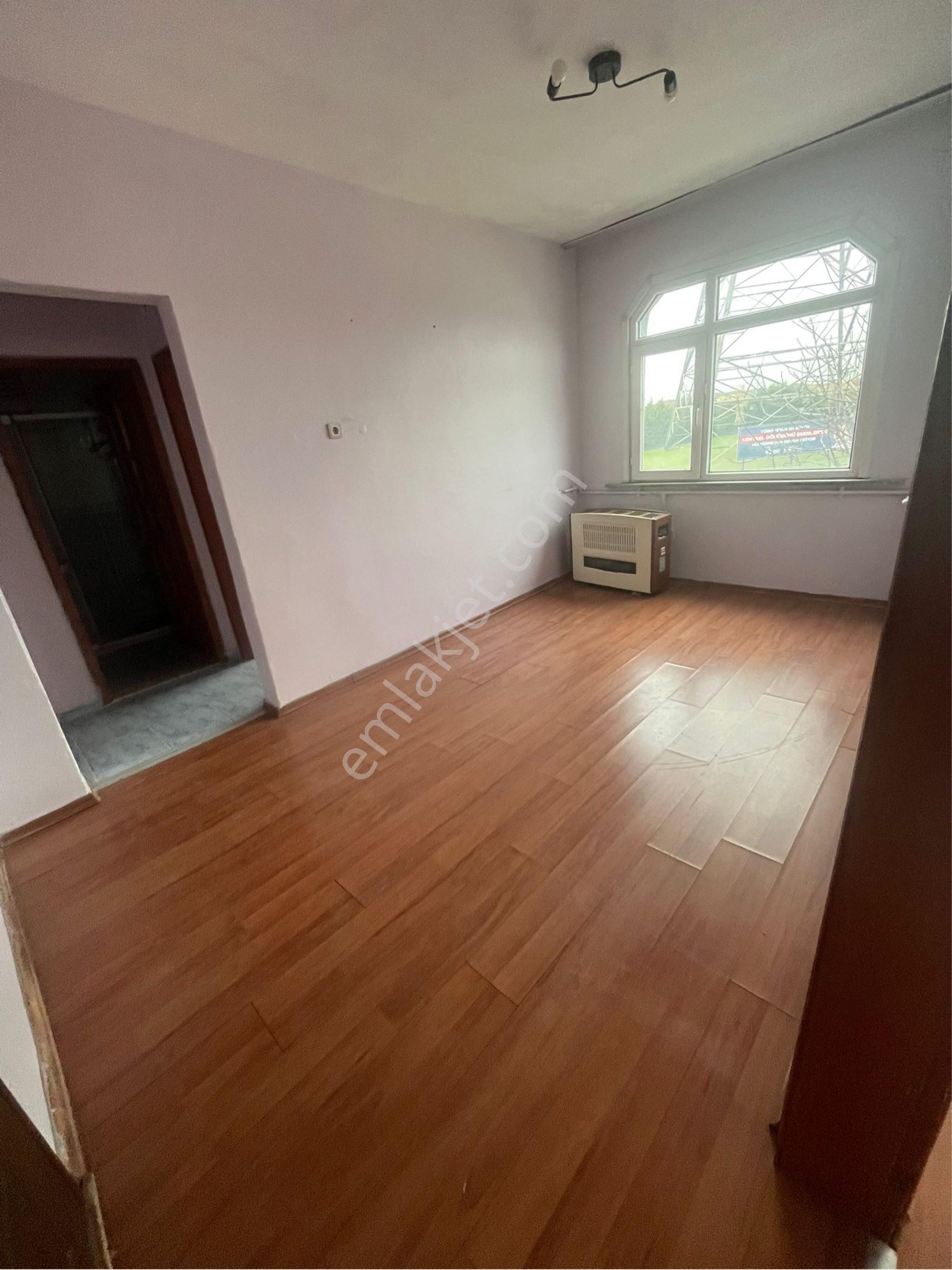 İsmetpaşa Mahallesi 2+1 90m2 1. Kat Doğalgaz Sobalı Temiz Kiralık Daire - Görsel 2