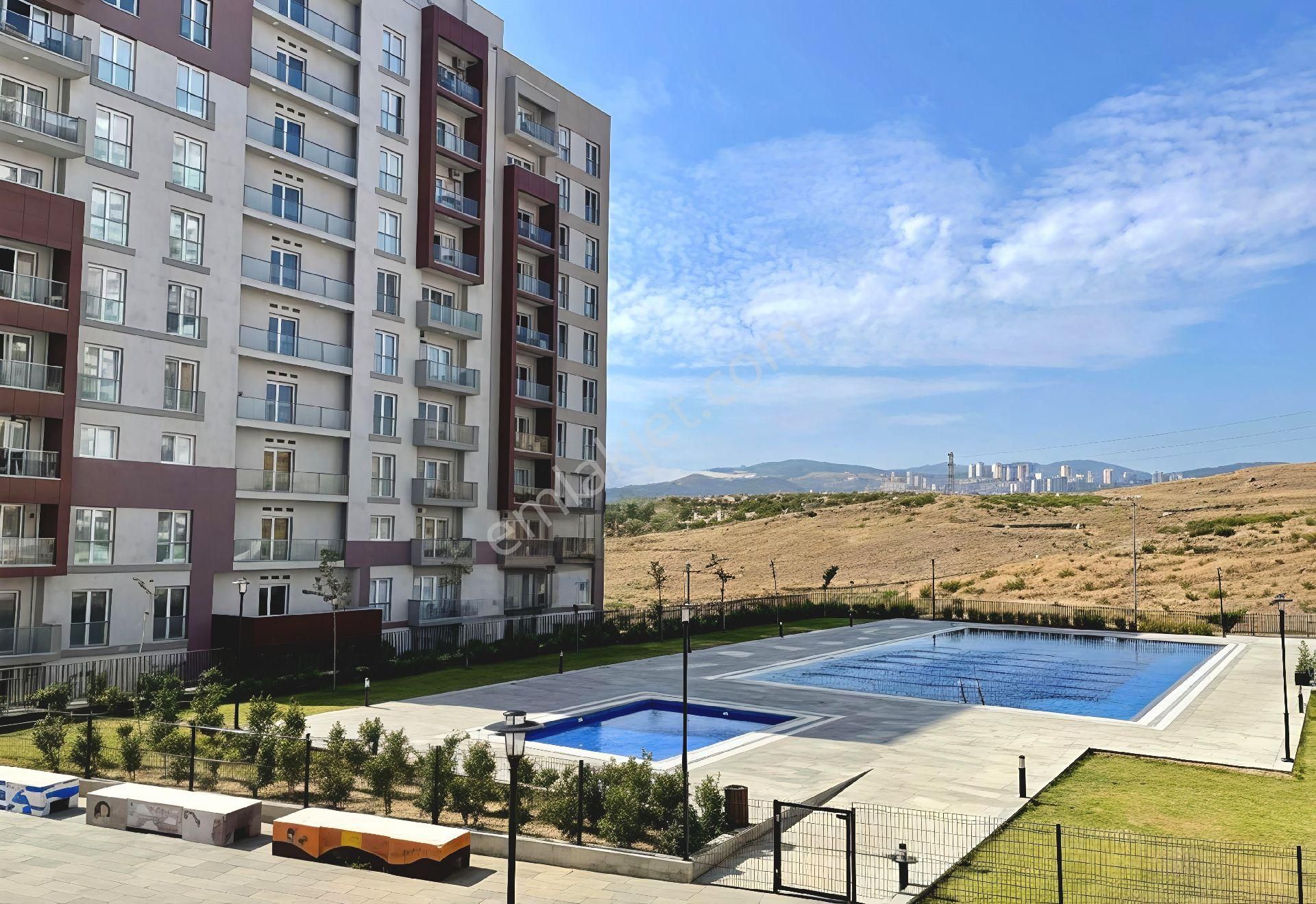 İzmir Yenitepe Konutlarında Satılık 1+1 Daire