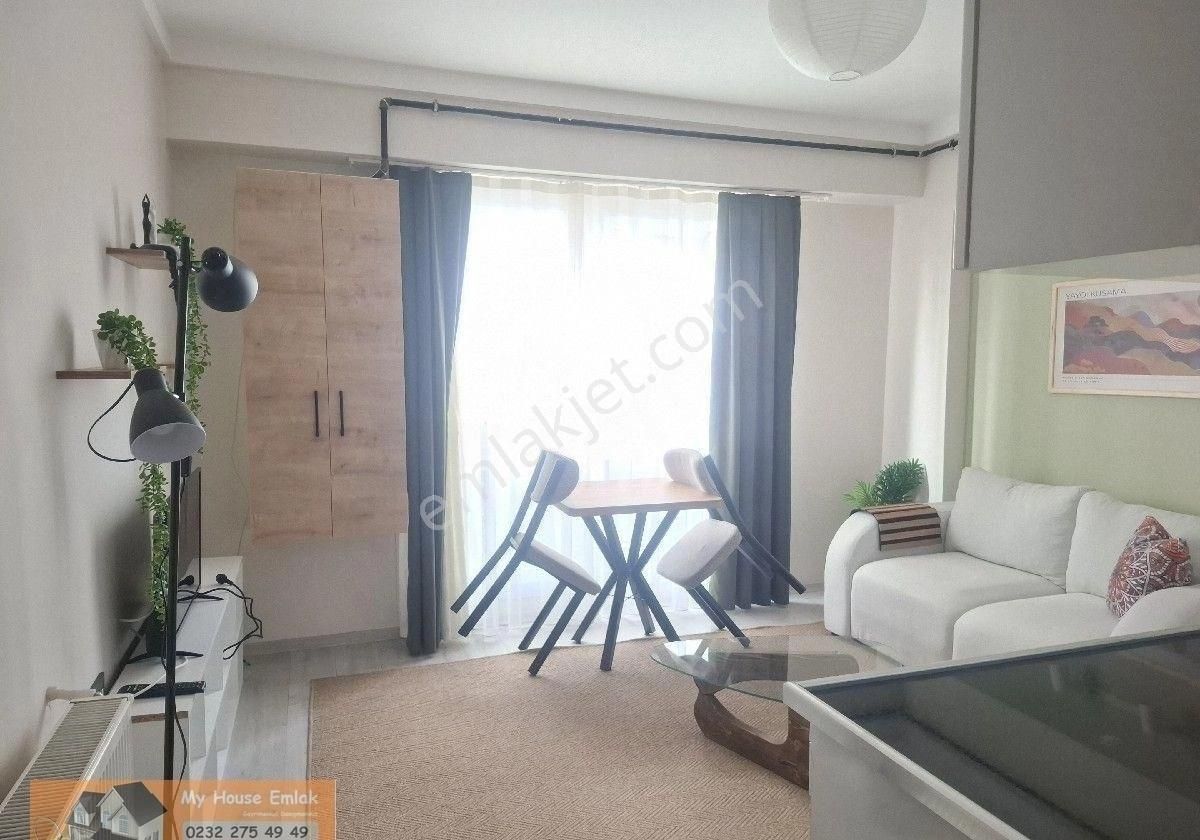 Buca Kuruçeşme Mahallesi Eşyalı Arakat Doğalgazlı 1+1 Kiralık Daire