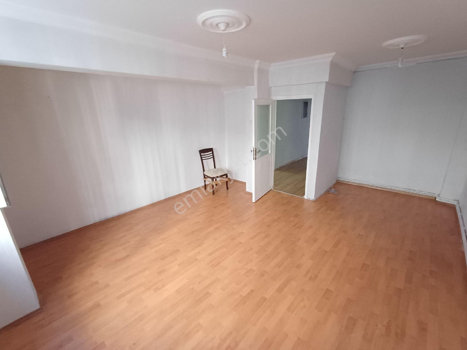 Yenidoğan Mah. 2+1 Balkonlu Bahçe Katı Doğalgazli - Görsel 4