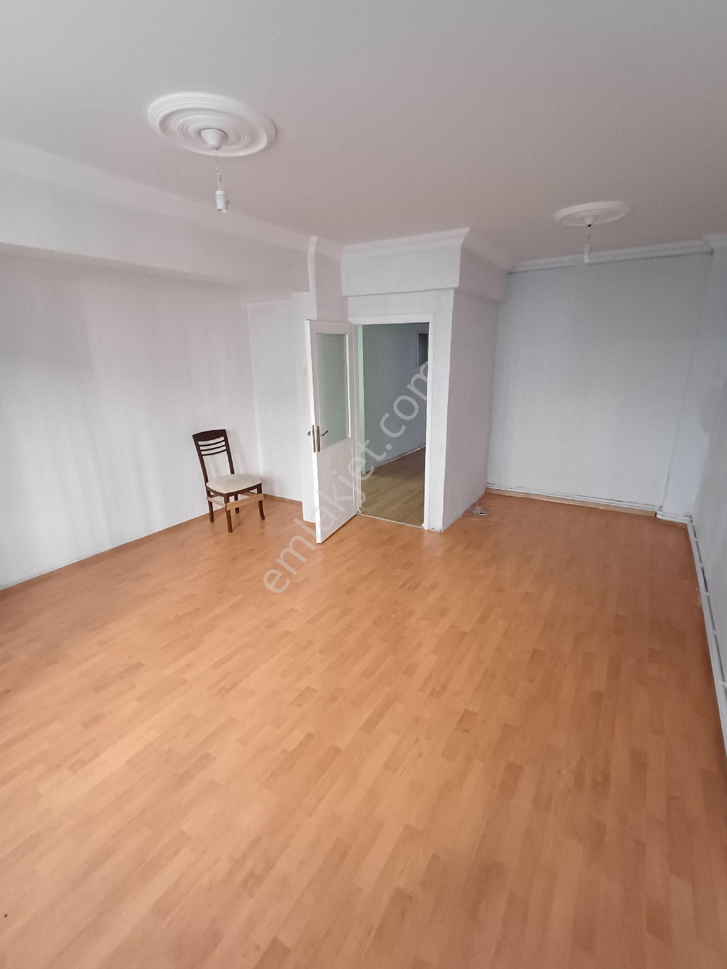 Yenidoğan Mah. 2+1 Balkonlu Bahçe Katı Doğalgazli - Görsel 7