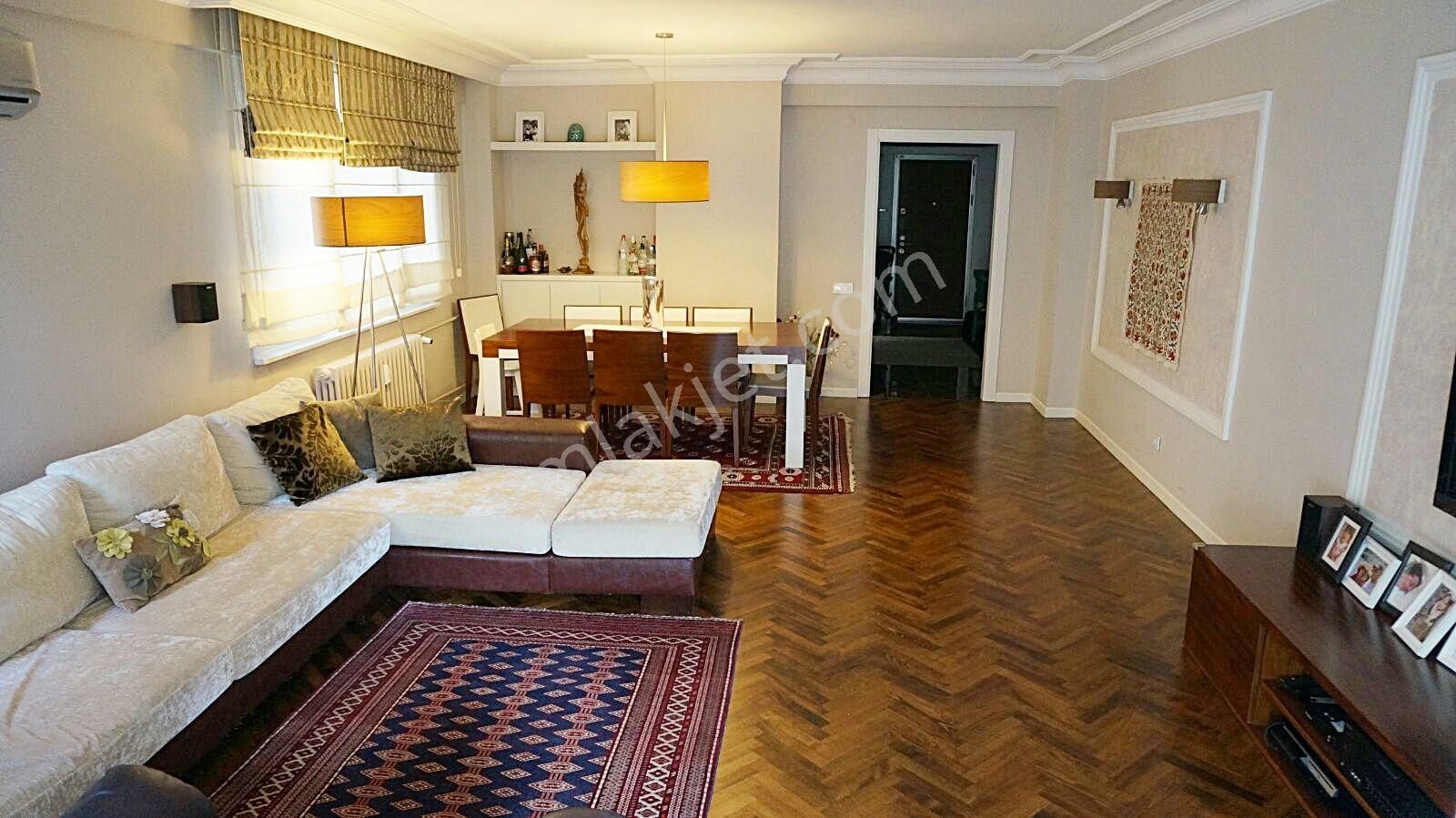 Kozyatağı Nda 64 M2 Arsa Paylı 132 M2 Net Ön Cephe 3+1 Daire