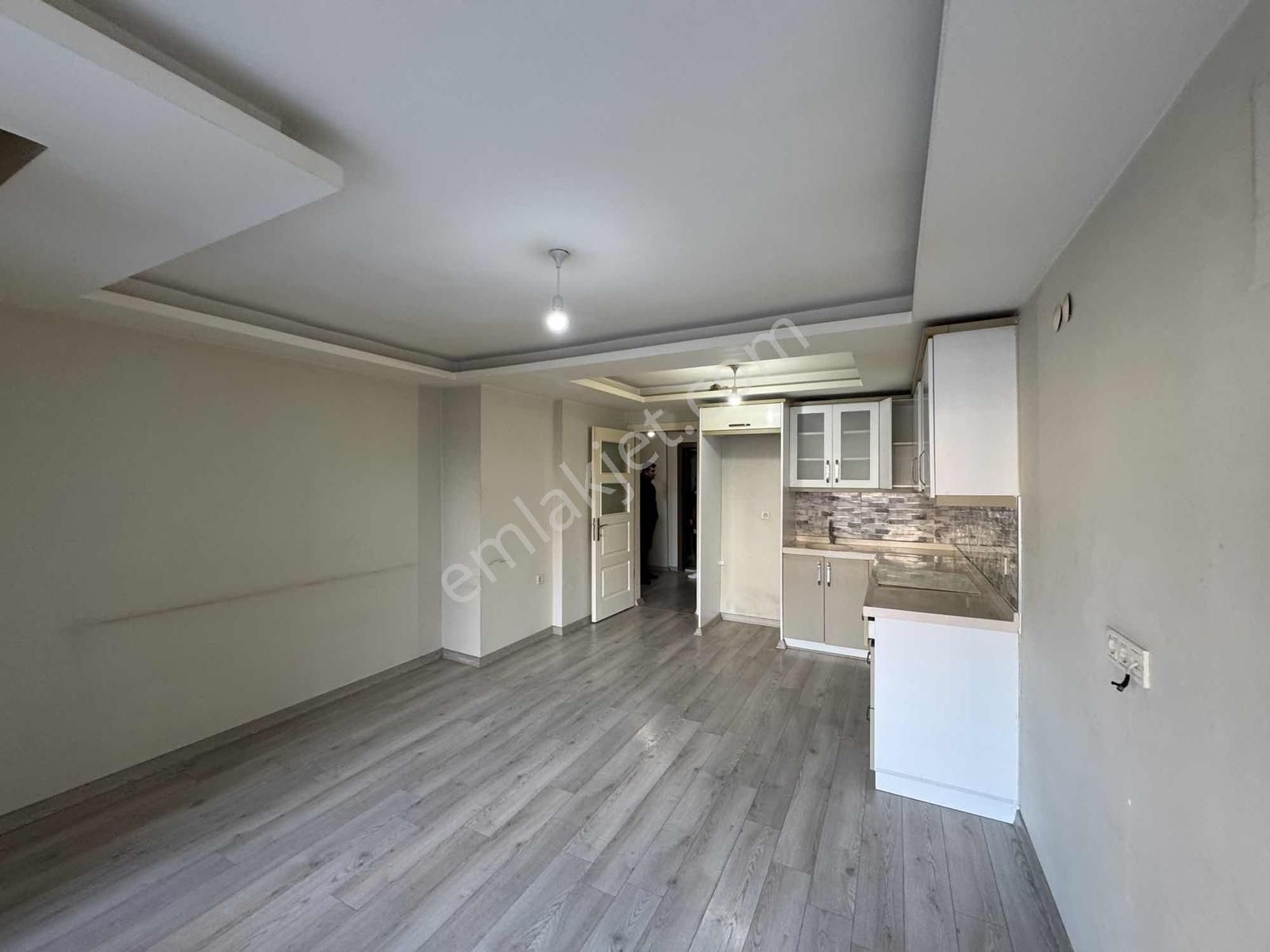 Kuşadası Davutlar'da Geniş Teras Balkonlu Satılık 2+1 Daire - Görsel 3