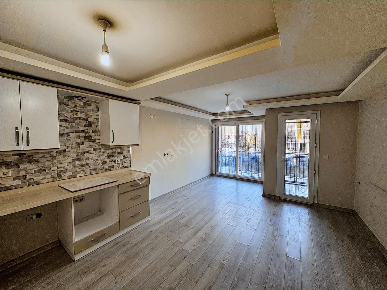 Kuşadası Davutlar'da Geniş Teras Balkonlu Satılık 2+1 Daire - Görsel 9