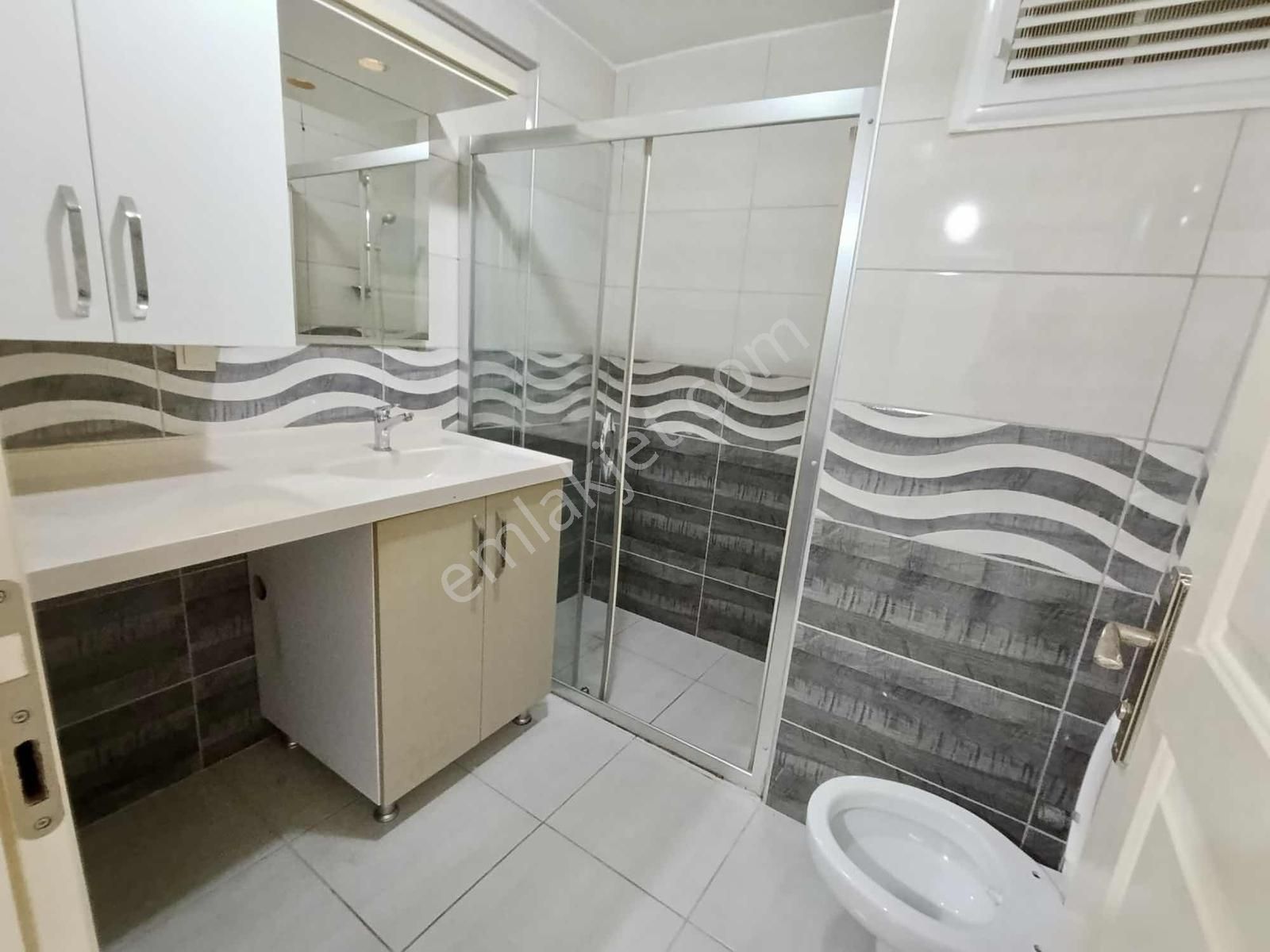 Kuşadası Davutlar'da Geniş Teras Balkonlu Satılık 2+1 Daire - Görsel 8