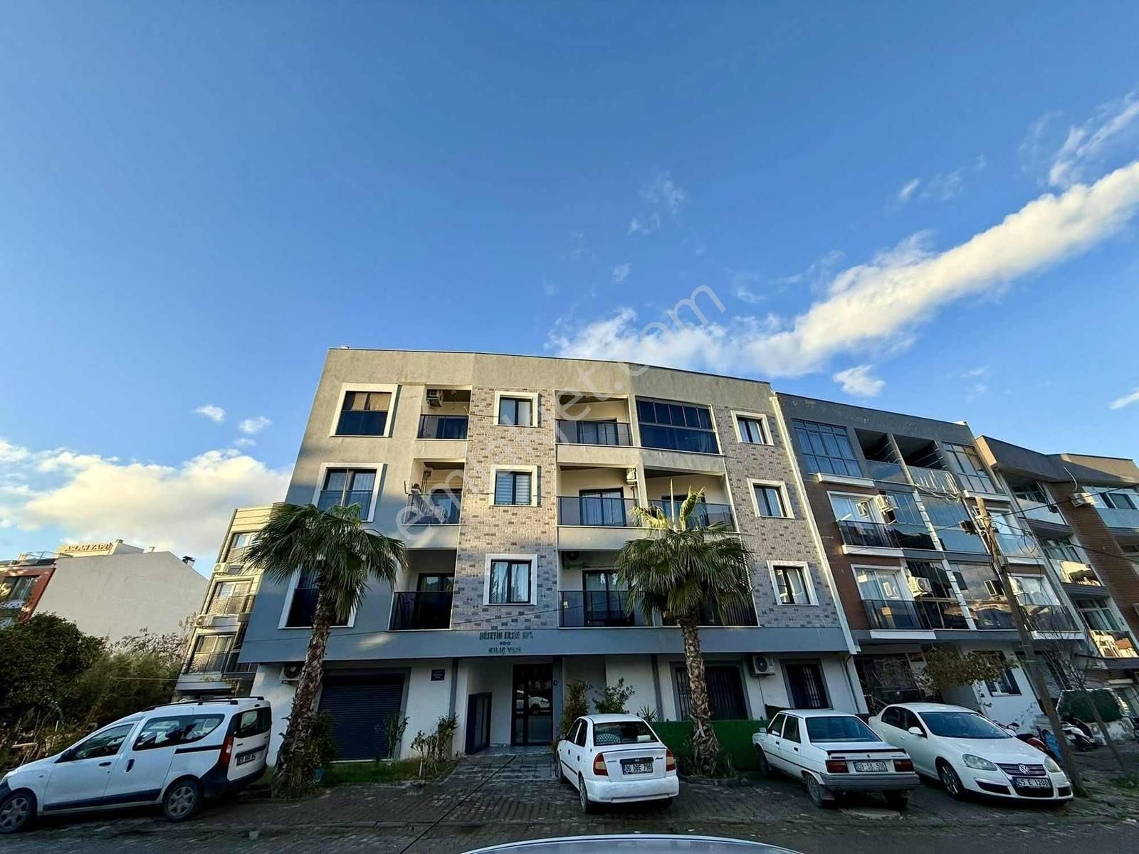 Kuşadası Davutlar'da Geniş Teras Balkonlu Satılık 2+1 Daire - Görsel 2