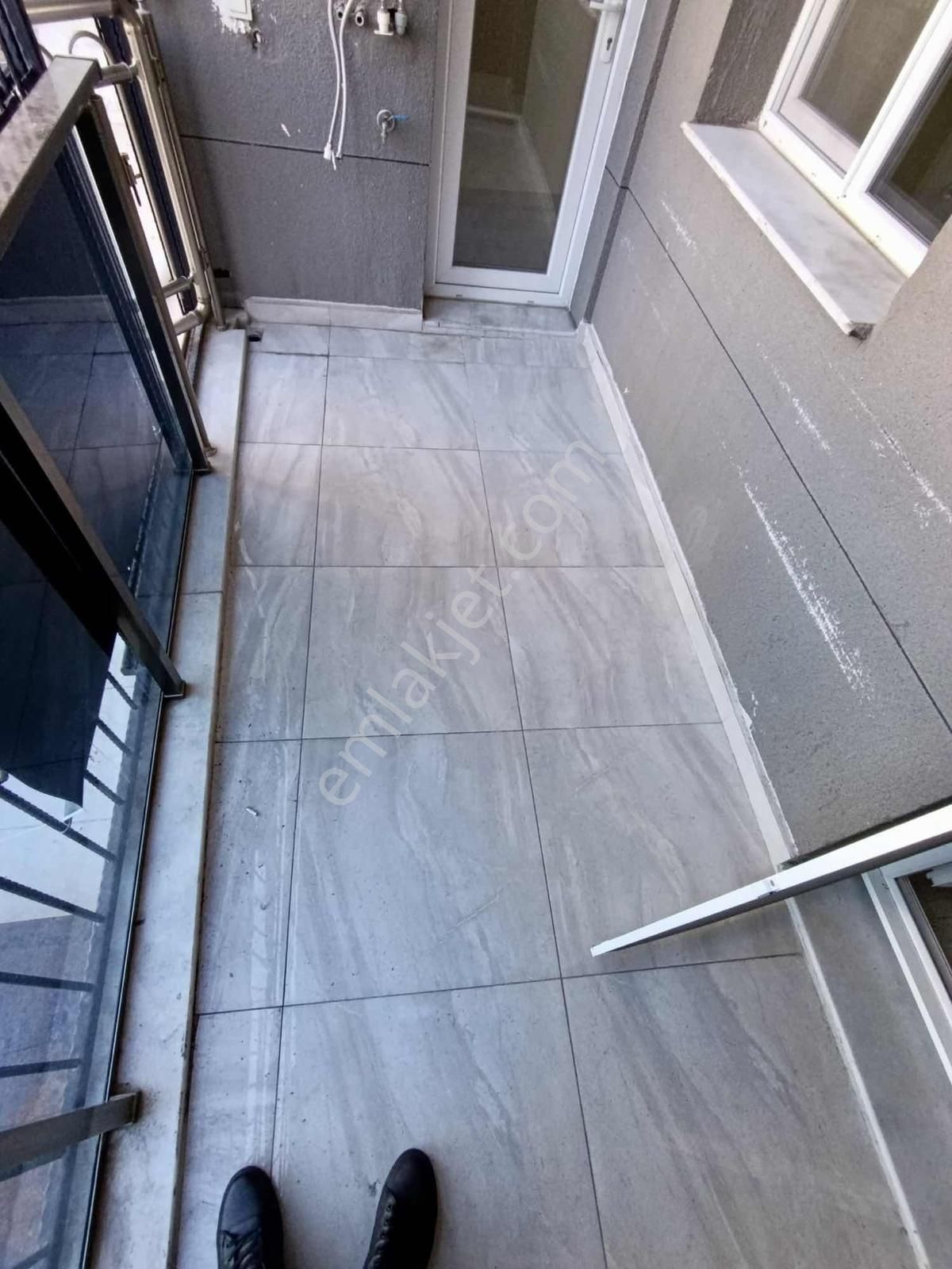 Kuşadası Davutlar'da Geniş Teras Balkonlu Satılık 2+1 Daire - Görsel 12