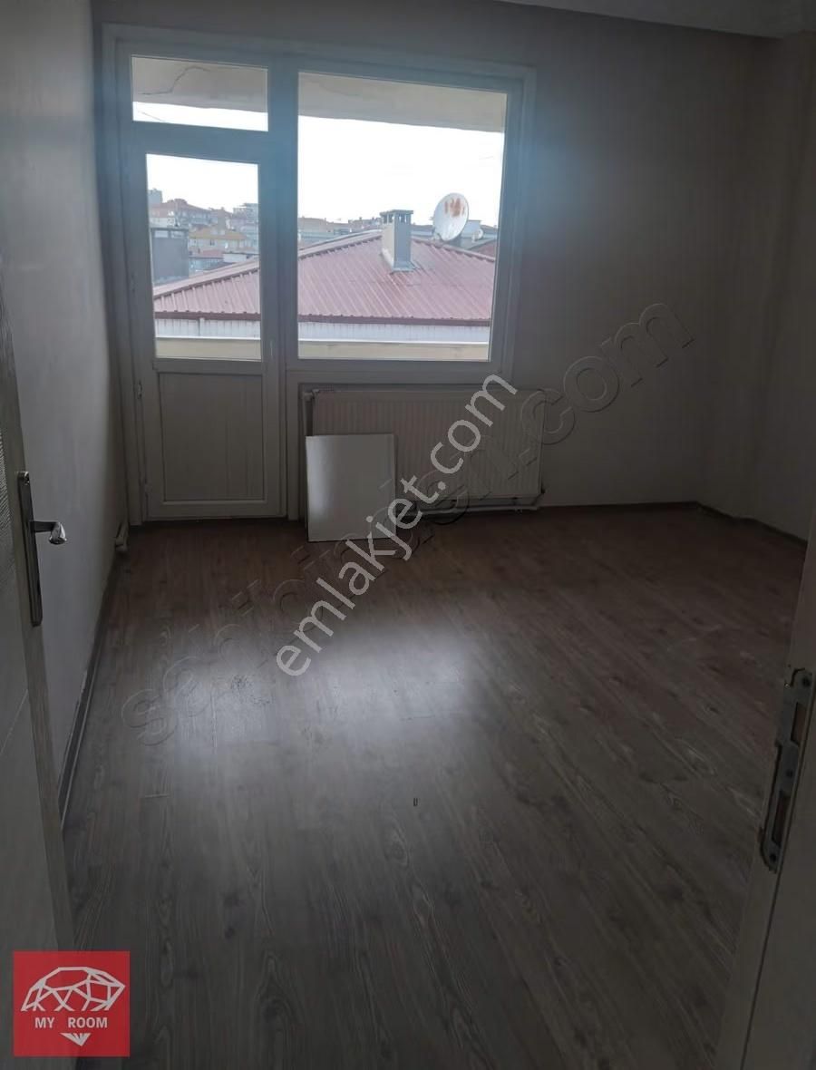 Ümraniye Tepeüstü Mahallesinde 2+1 Kiralık Daire - Görsel 4