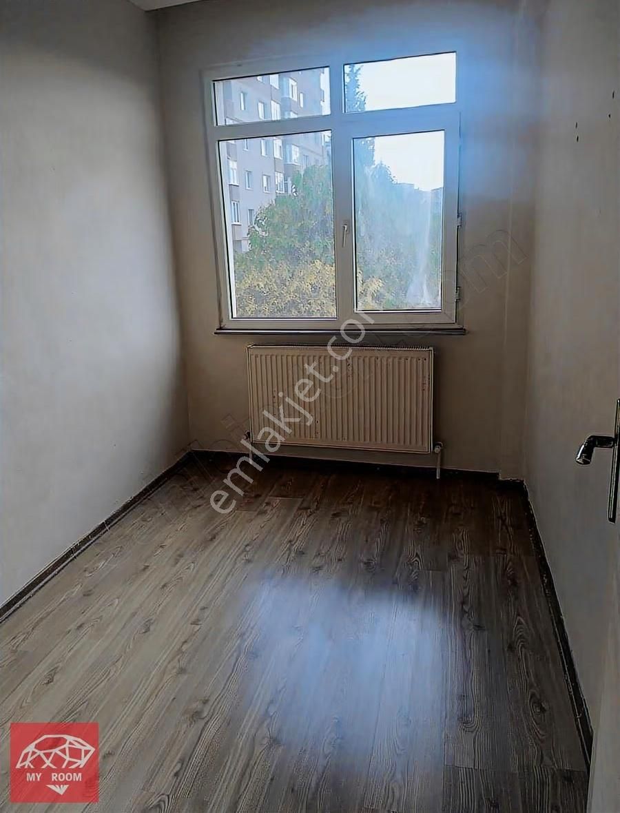 Ümraniye Tepeüstü Mahallesinde 2+1 Kiralık Daire - Görsel 5