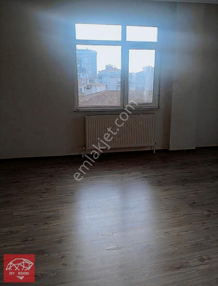Ümraniye Tepeüstü Mahallesinde 2+1 Kiralık Daire - Görsel 2