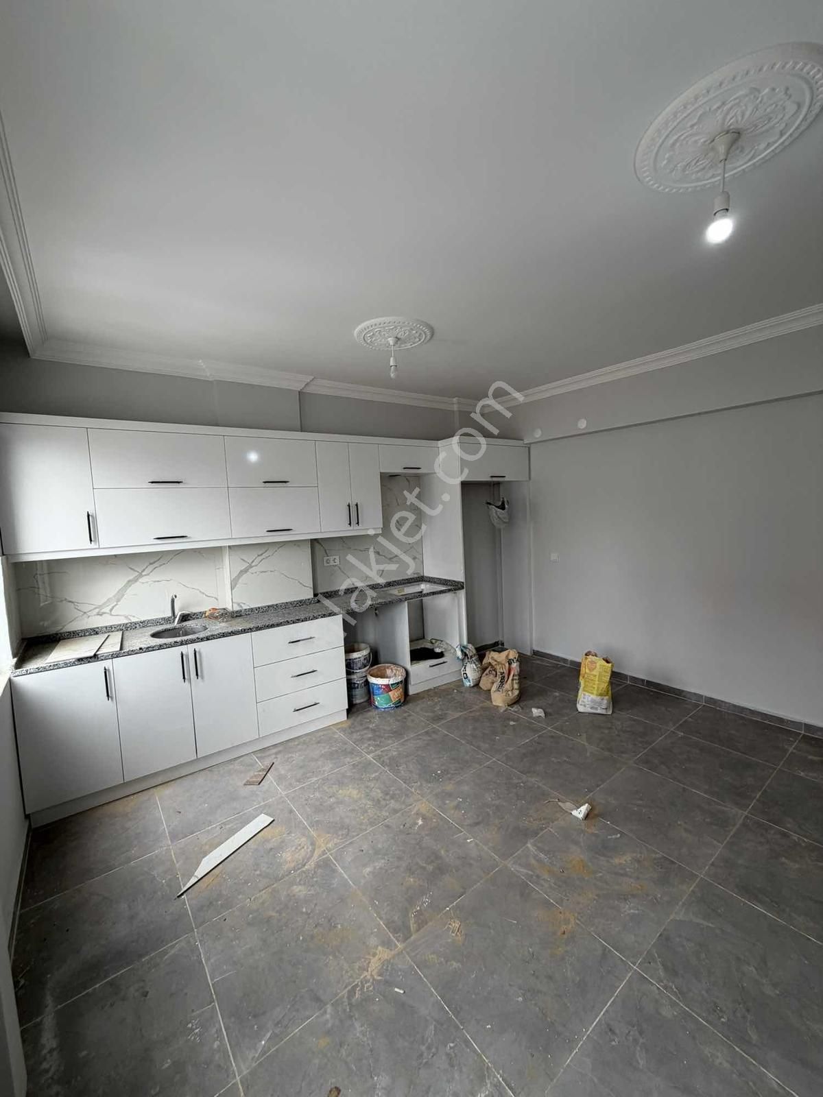 Çallı Kavşağı 3+1 Tadilatlı Asansörlü Katta Satılık Daire