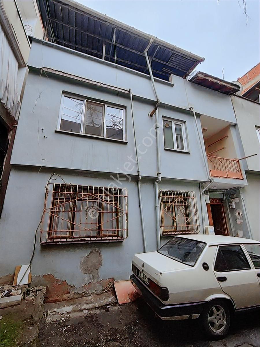 Soğanlı'da Satılık 3 Katlı Müstakil Ev