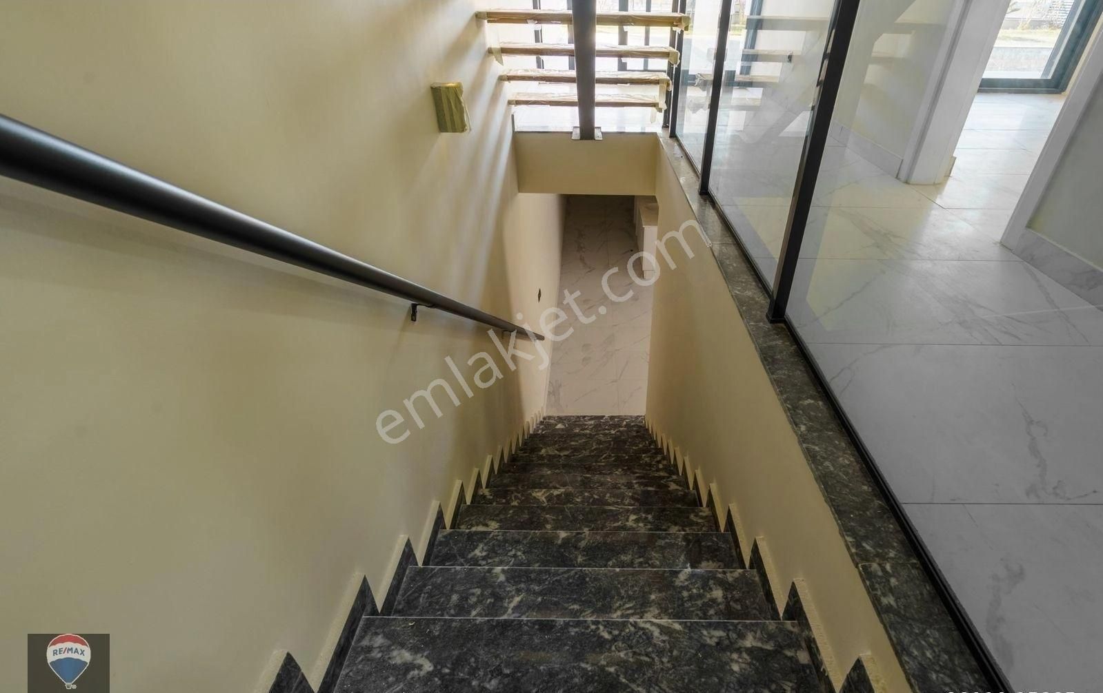 Marina Konakları Deniz Manzaralı Özel Havuzlu 4+2 Lüks Villa - Görsel 15