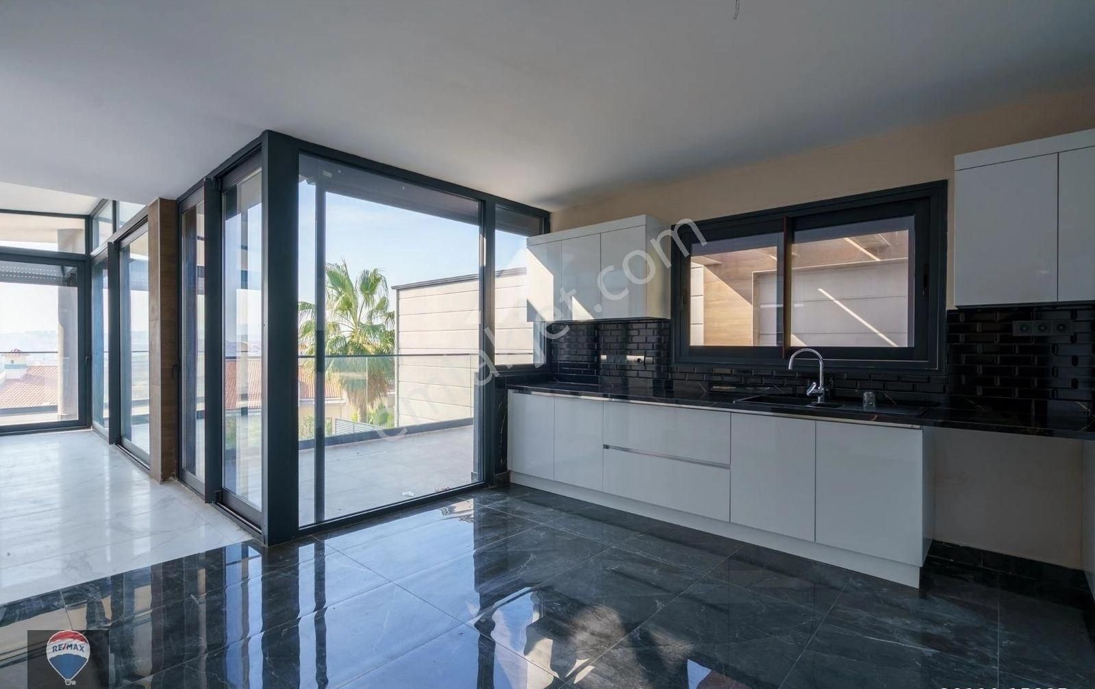 Marina Konakları Deniz Manzaralı Özel Havuzlu 4+2 Lüks Villa - Görsel 6