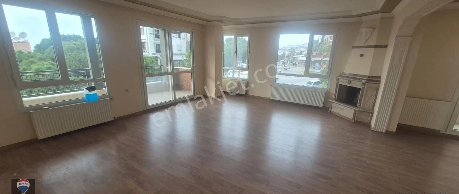 Kuşadası Merkezınde Denız Manzaralı Büyük Çatı Dubleksı - Görsel 22