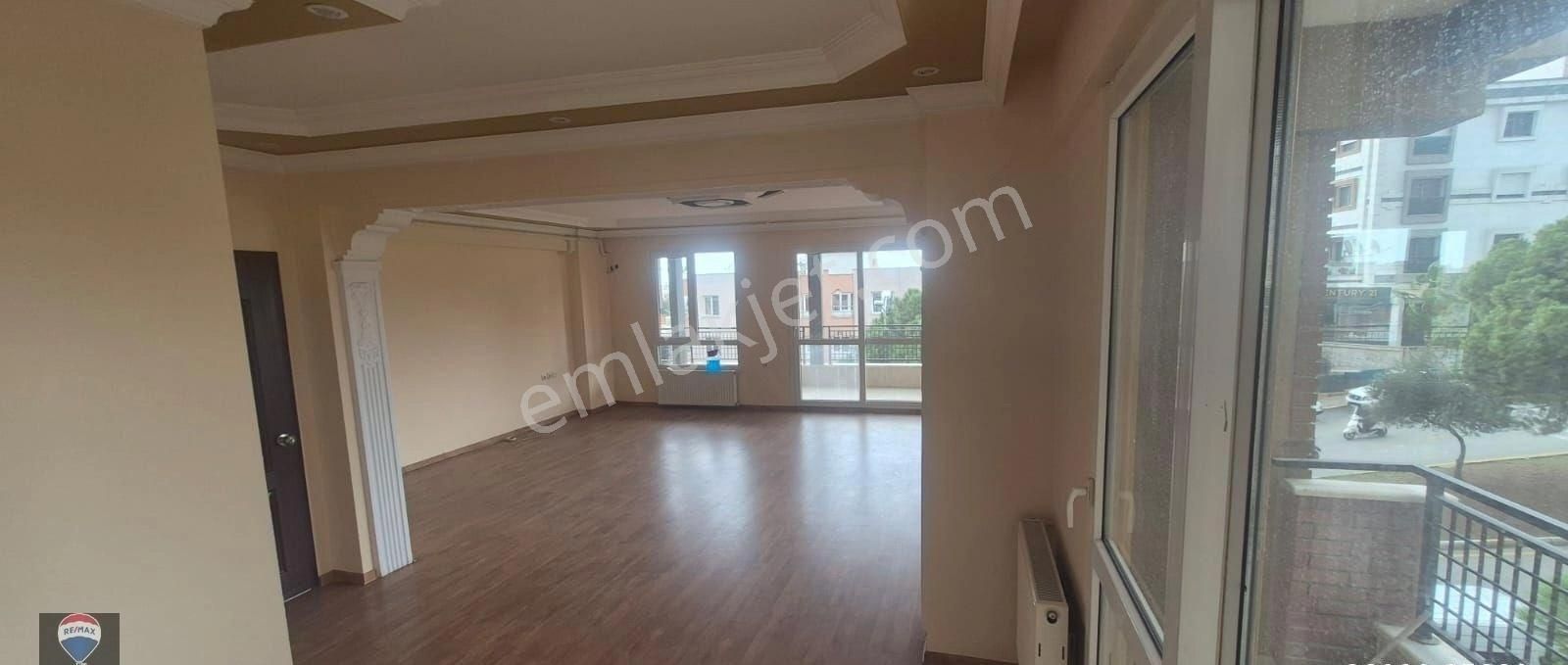 Kuşadası Merkezınde Denız Manzaralı Büyük Çatı Dubleksı - Görsel 13