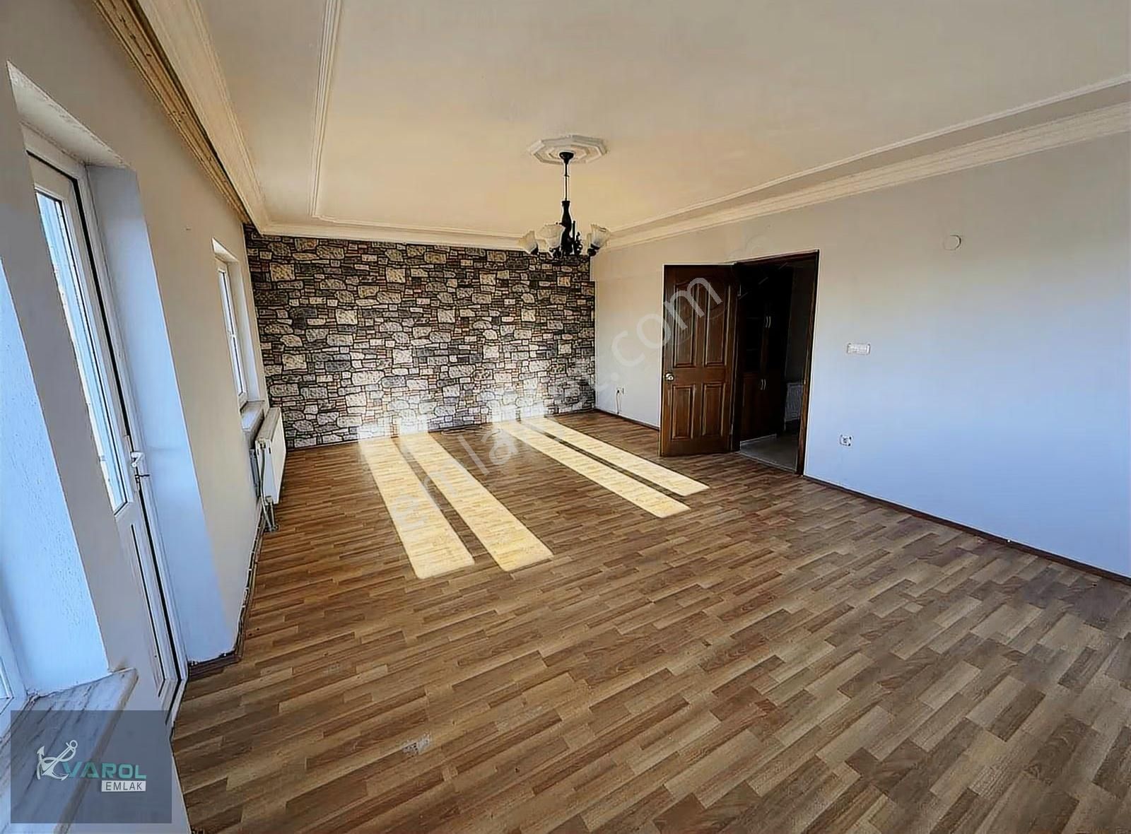 3+1 140m² Doğalgazlı Kiralık Daire