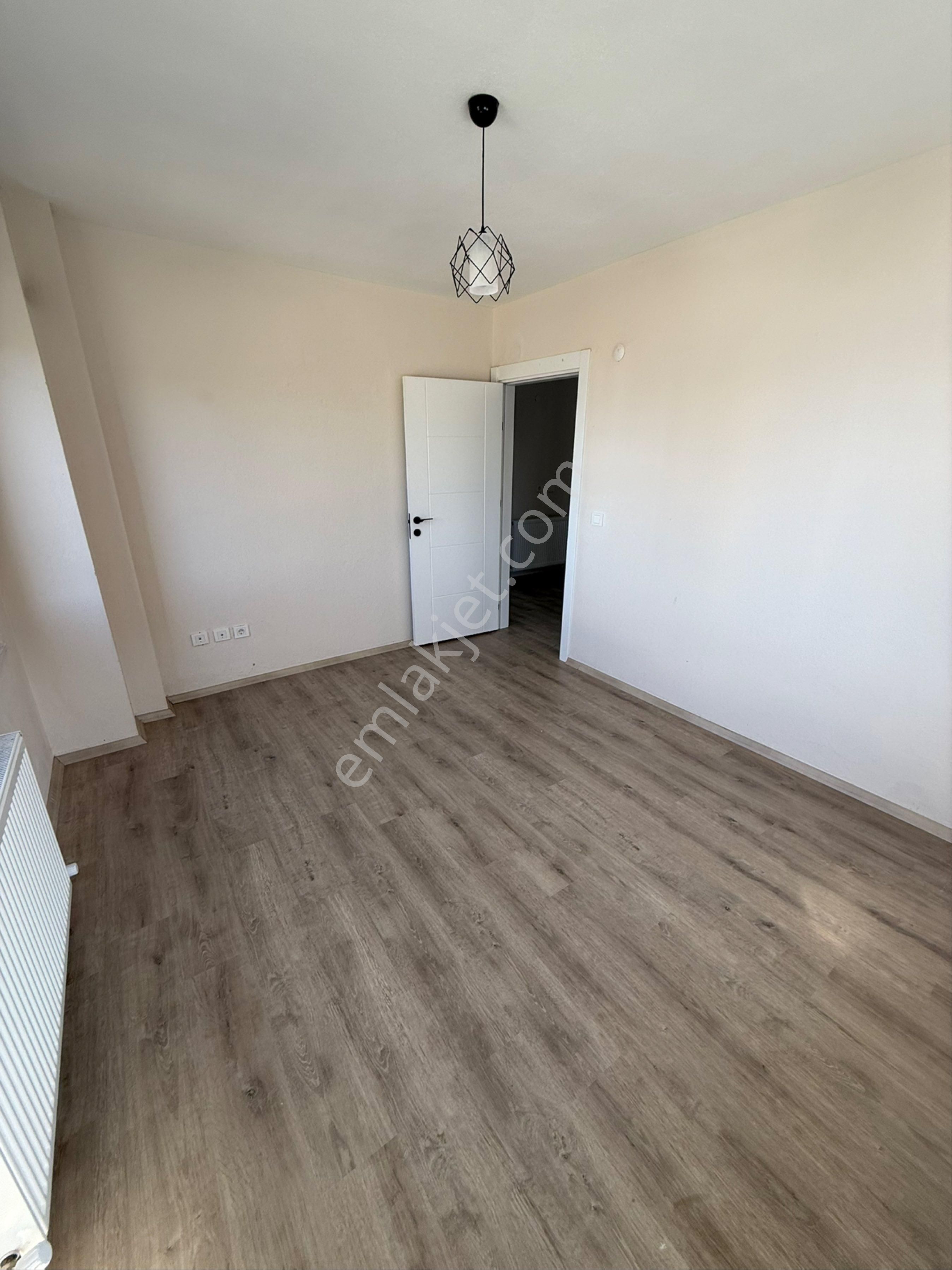 Yenıköy ‘ De Yenilenmiş Kiralık Yüksek Giriş 2+1 Daire - Görsel 2