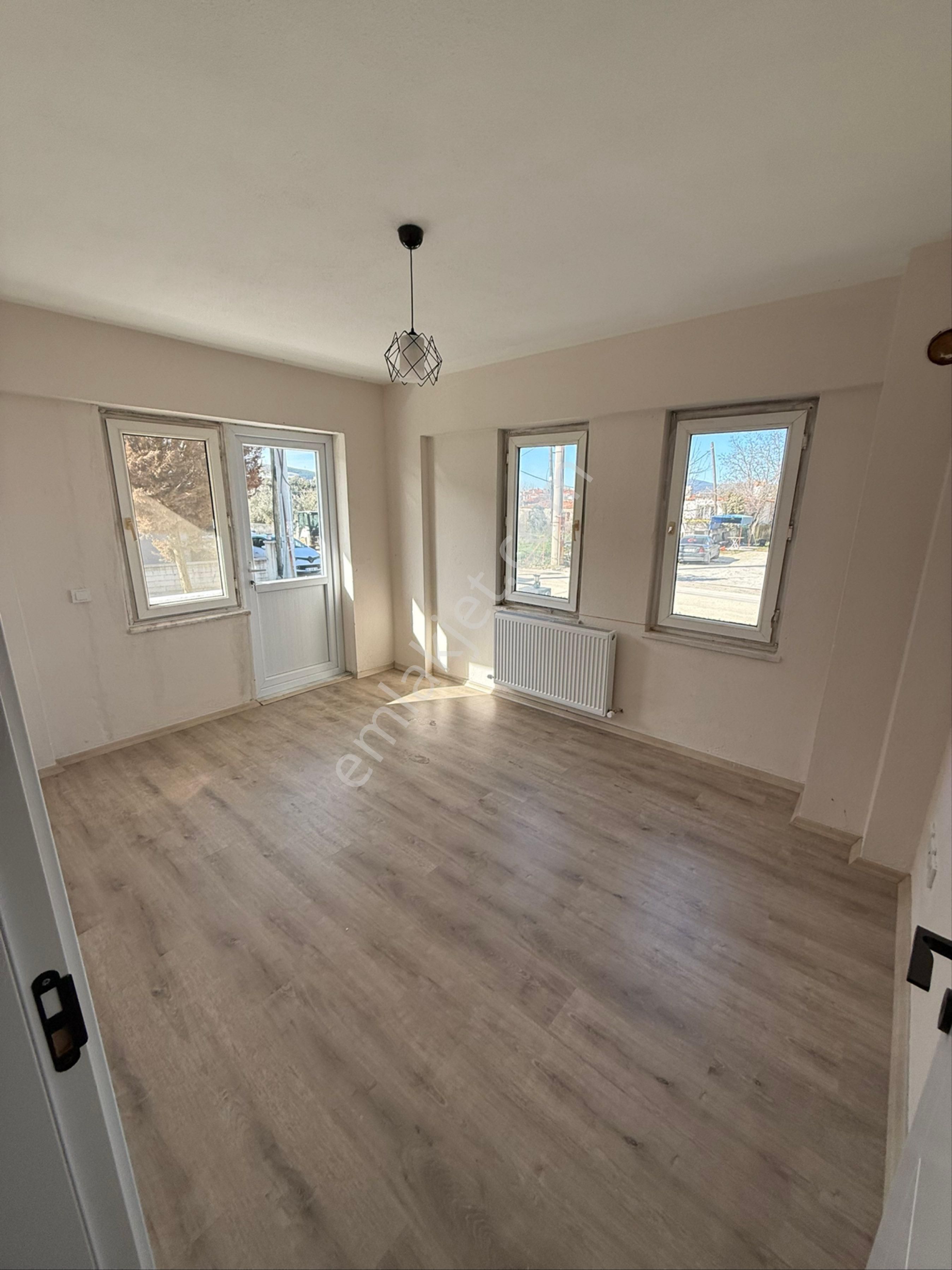 Yenıköy ‘ De Yenilenmiş Kiralık Yüksek Giriş 2+1 Daire