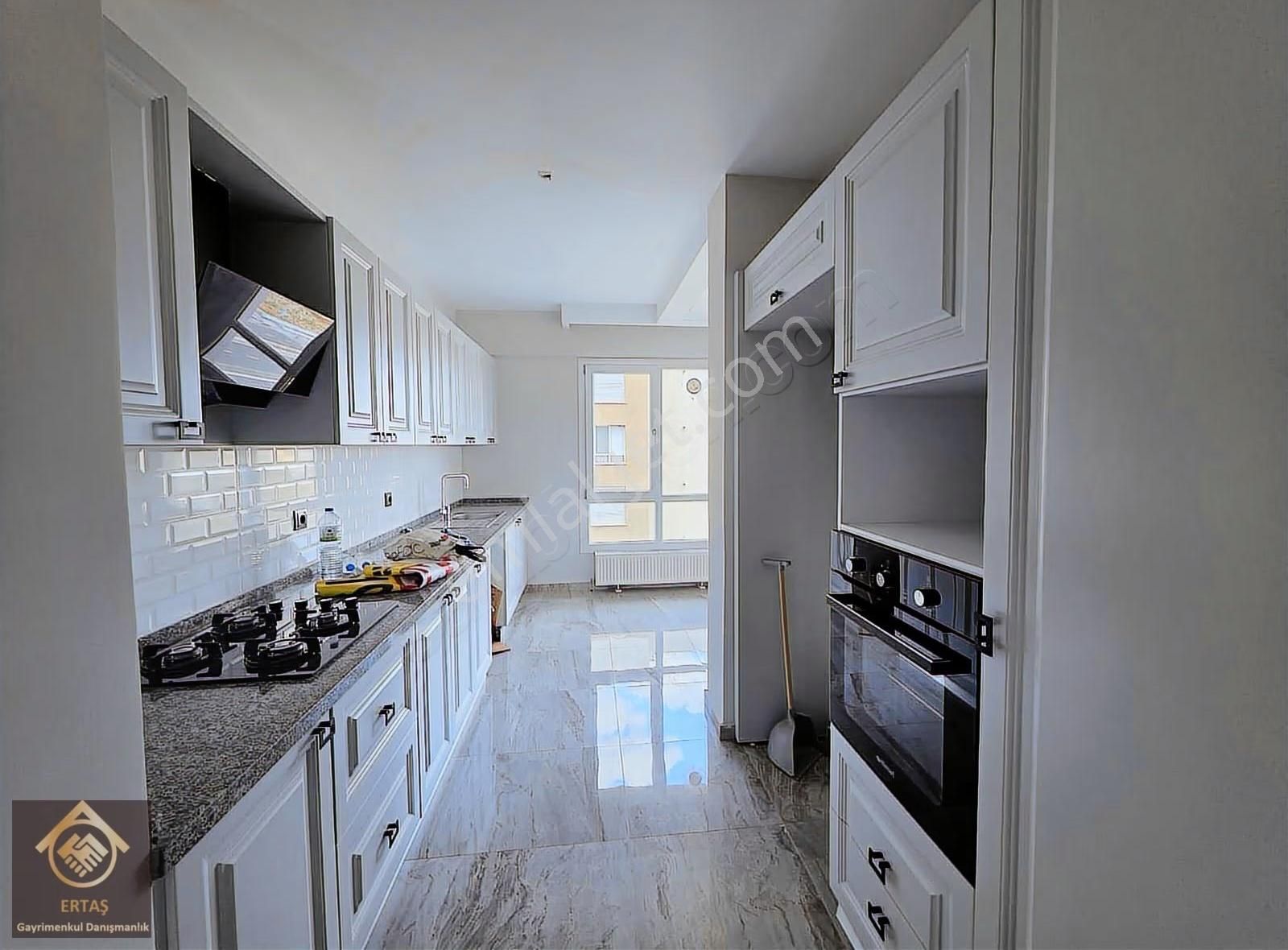 Zümrüt Mahallesinde 4+1 Sıfır Ayarında Satılık Lüks Daire - Görsel 17