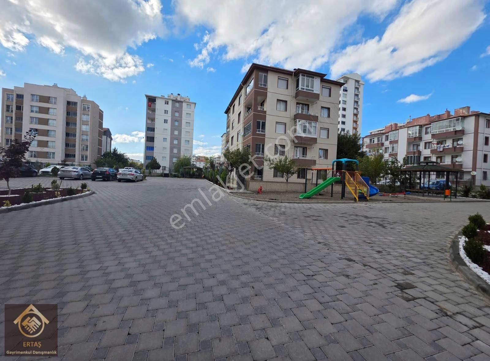 Zümrüt Mahallesinde 4+1 Sıfır Ayarında Satılık Lüks Daire - Görsel 19